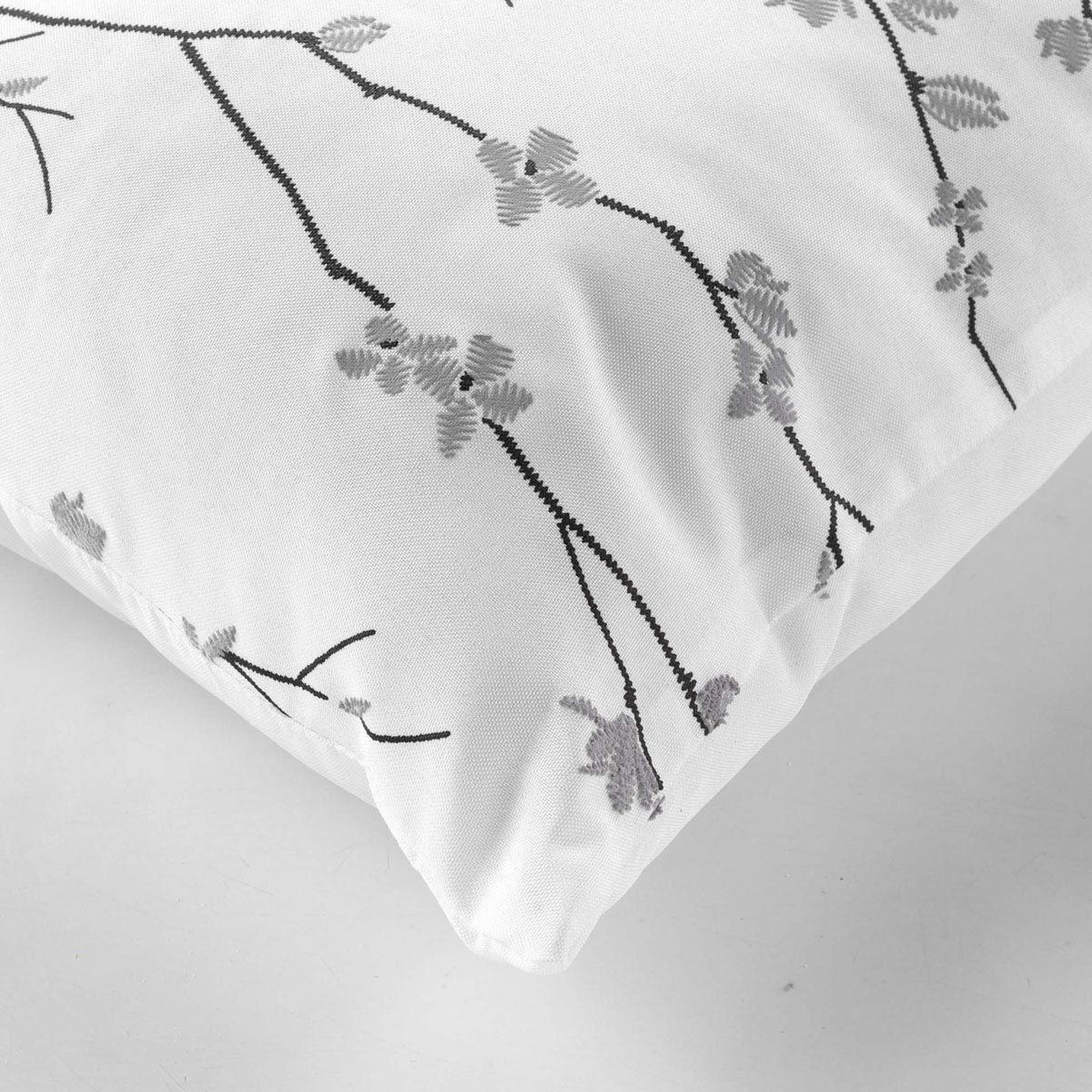 Voir la diapositive 2 : Douceur d'Intérieur Coussin déco imprimé  sakura  45x45cm blanc