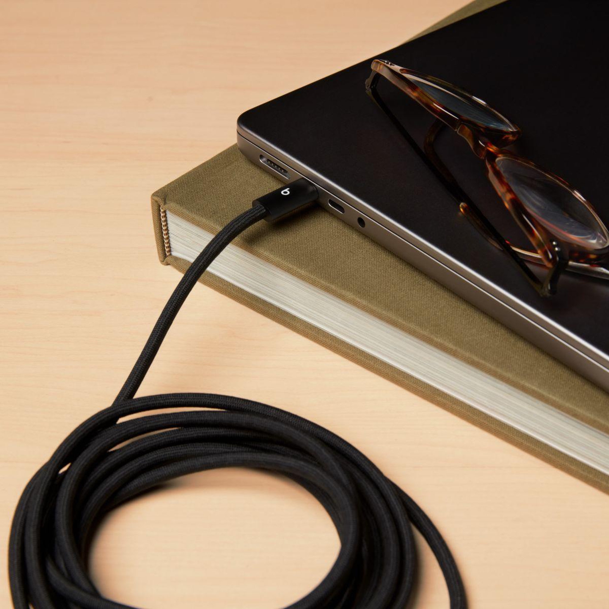 Voir la diapositive 3 : BEATS Câble usb c vers usb-c 240w 3m tressé noir intense