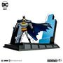 Voir la diapositive 3 : McFarlane Figurine Collector Batman 17cm avec socle lumineux