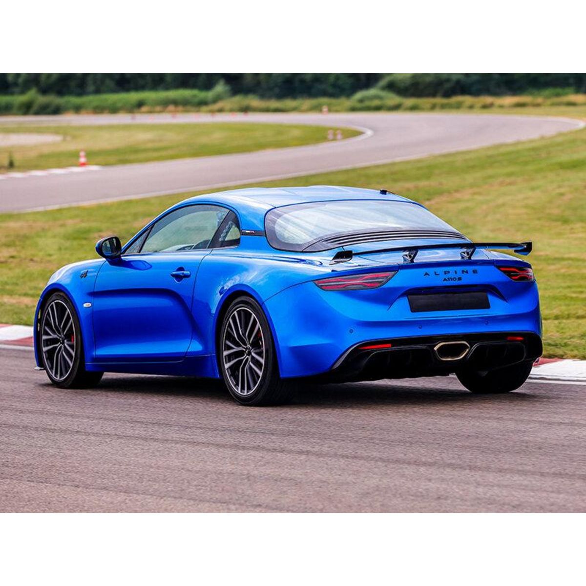 Smartbox Stage de pilotage : 5 à 6 tours de circuit au volant d'une Alpine A110 S - Coffret Cadeau Sport & Aventure