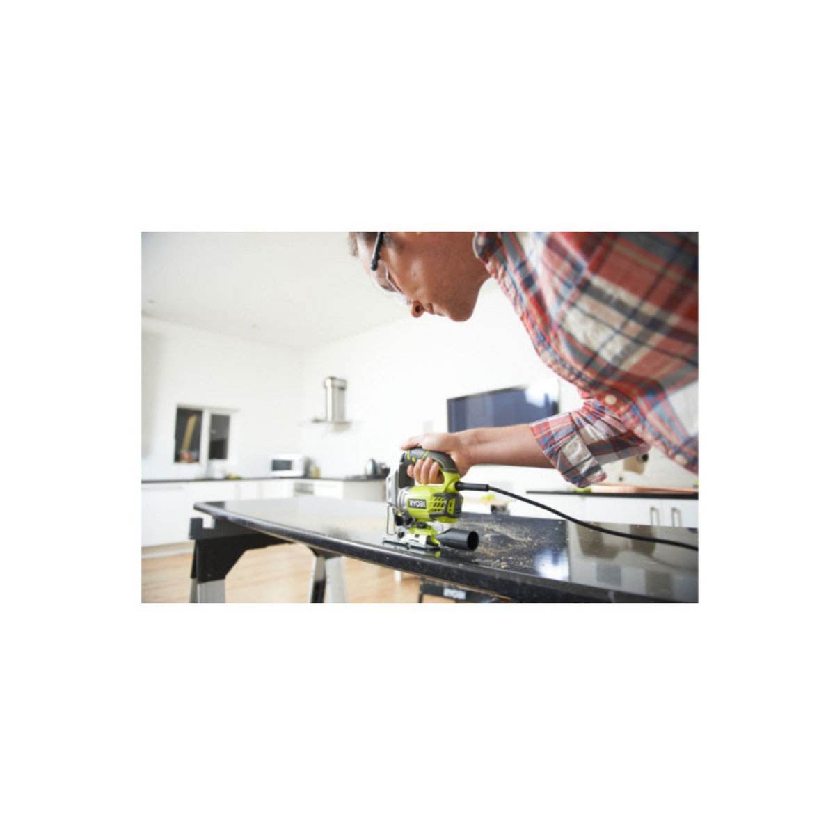 Ryobi Pack RYOBI Scie sauteuse pendulaire électrique 680W RJS1050-K - Coffret de 10 lames RAK10JSB