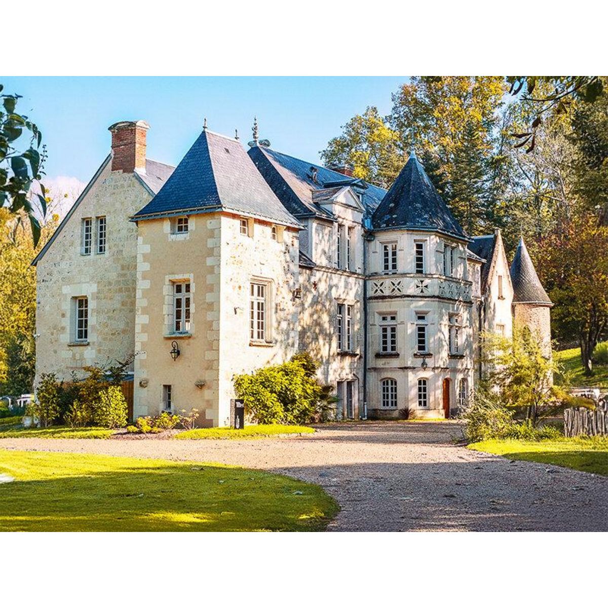 Smartbox Luxe en famille : 2 jours en suite royale avec accès au bain nordique dans un 4* près de Tours - Coffret Cadeau Séjour