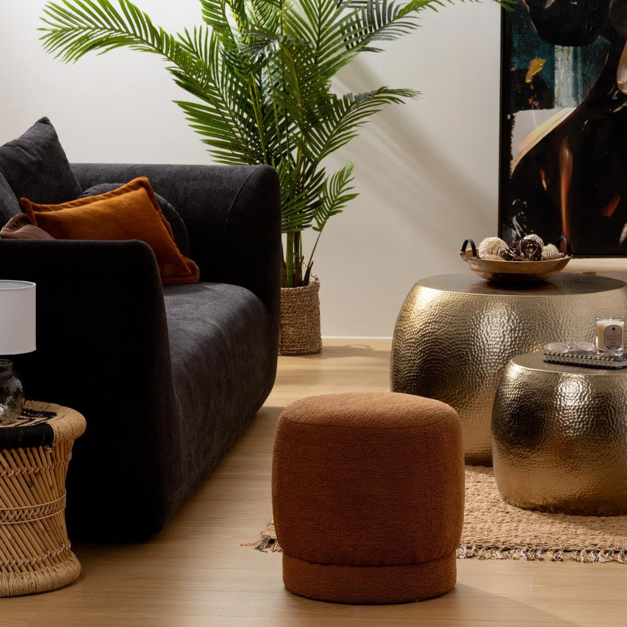 Voir la diapositive 4 : ATMOSPHERA Pouf design bouclette  amea  40cm ambre