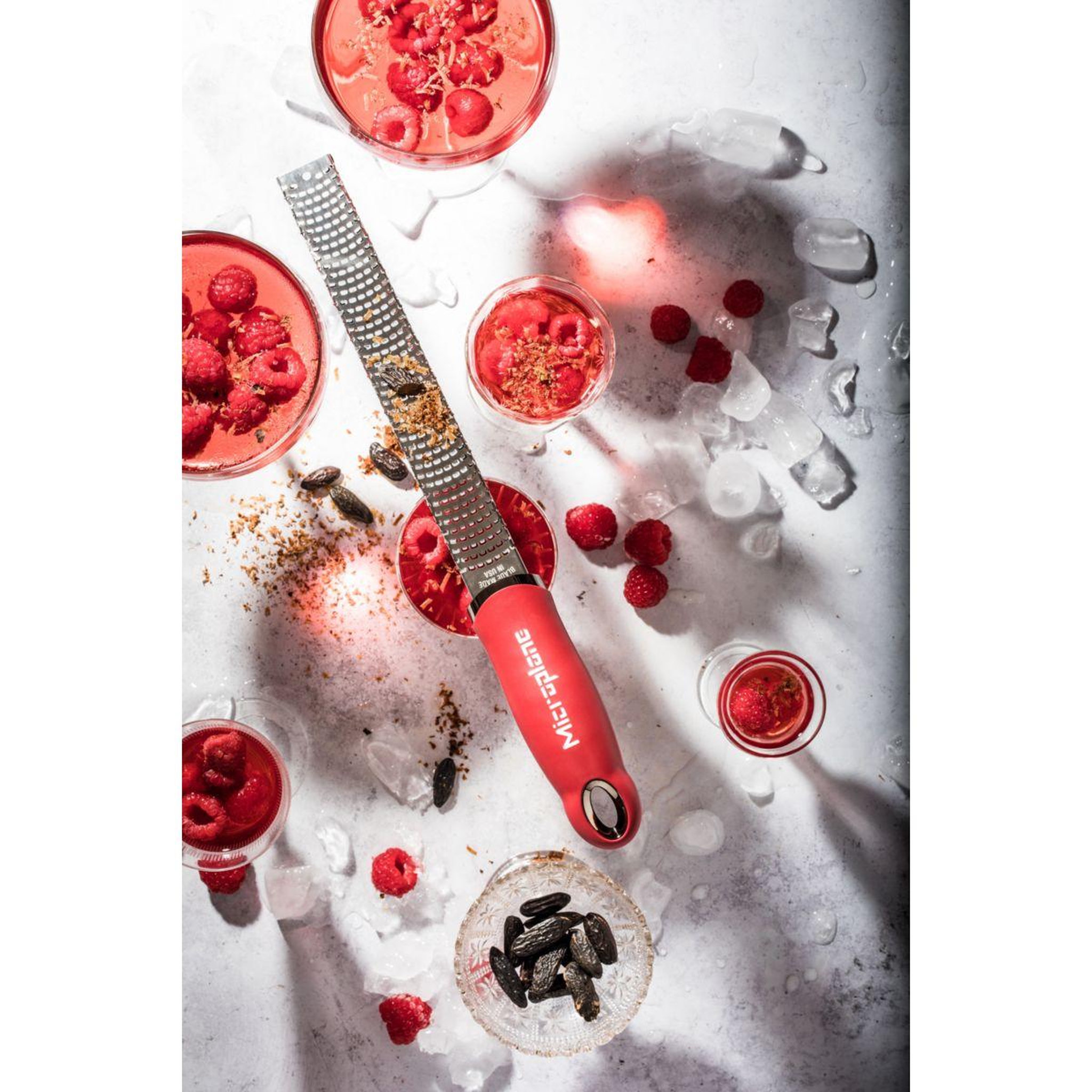 Voir la diapositive 2 : MICROPLANE Zesteur premium rouge grenade