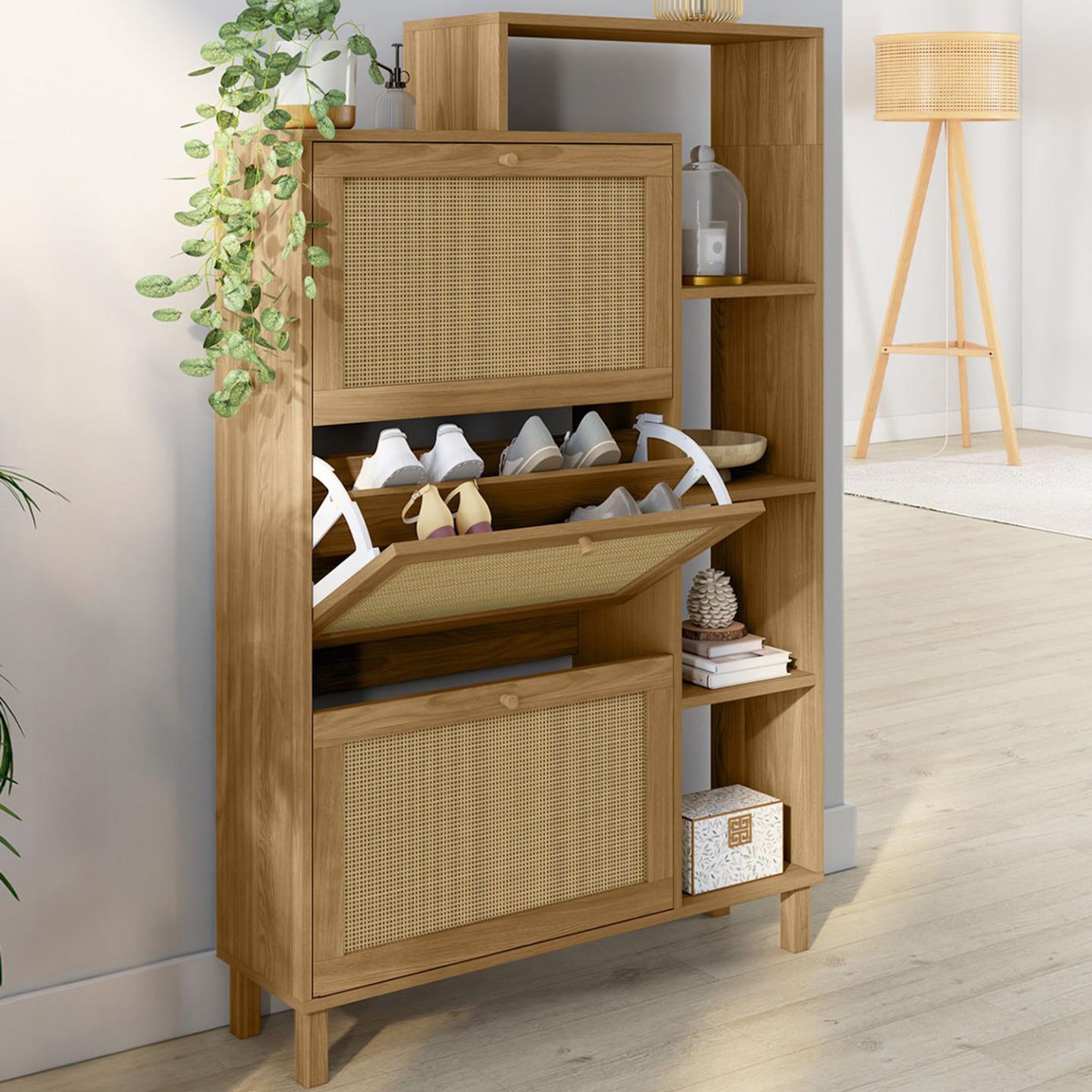 ID MARKET Meuble à chaussures 18 paires HANAE 3 portes effet naturel cannage avec étagère