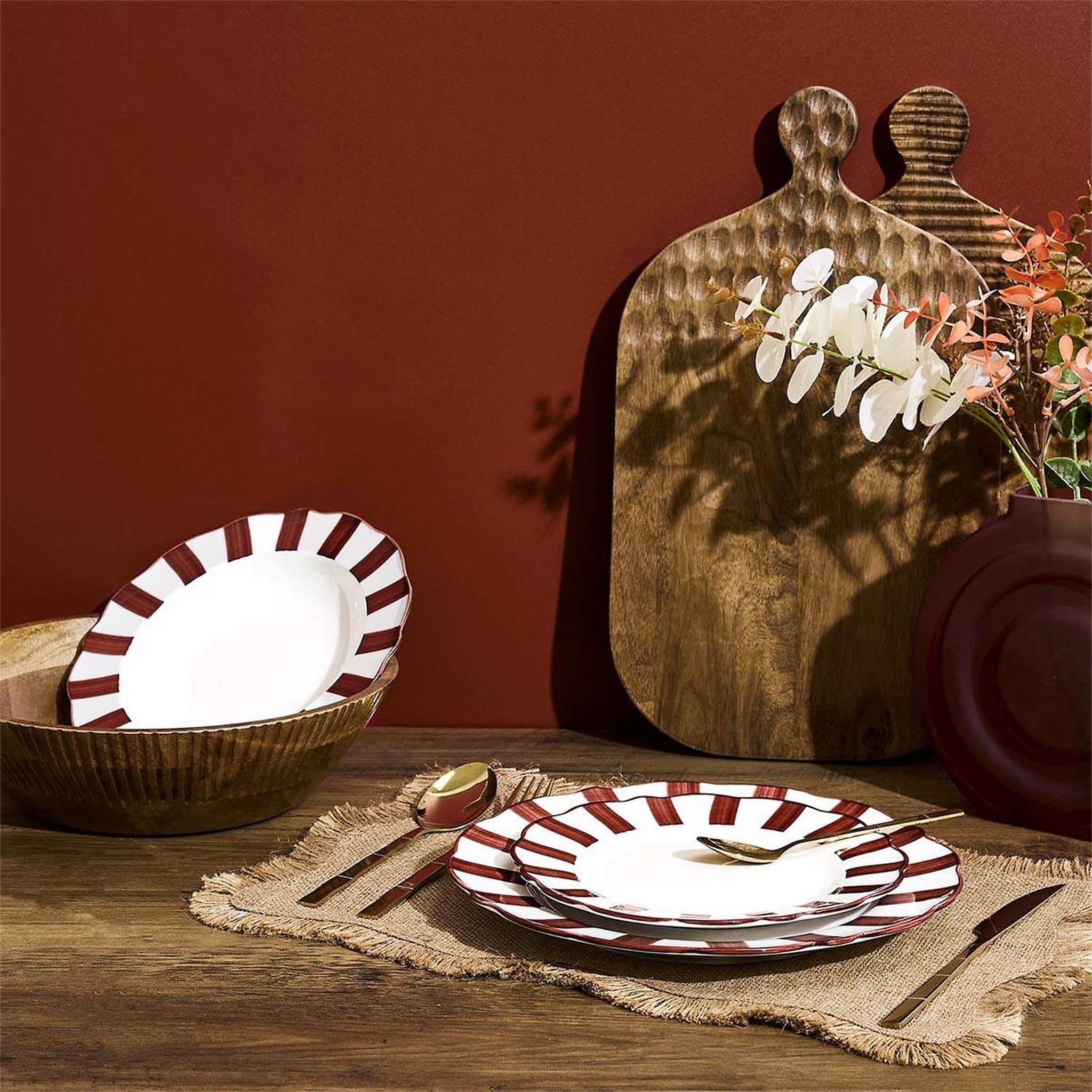 Voir la diapositive 5 : COOK CONCEPT Lot de 6 assiettes à dessert  cleo  19cm bordeaux & blanc