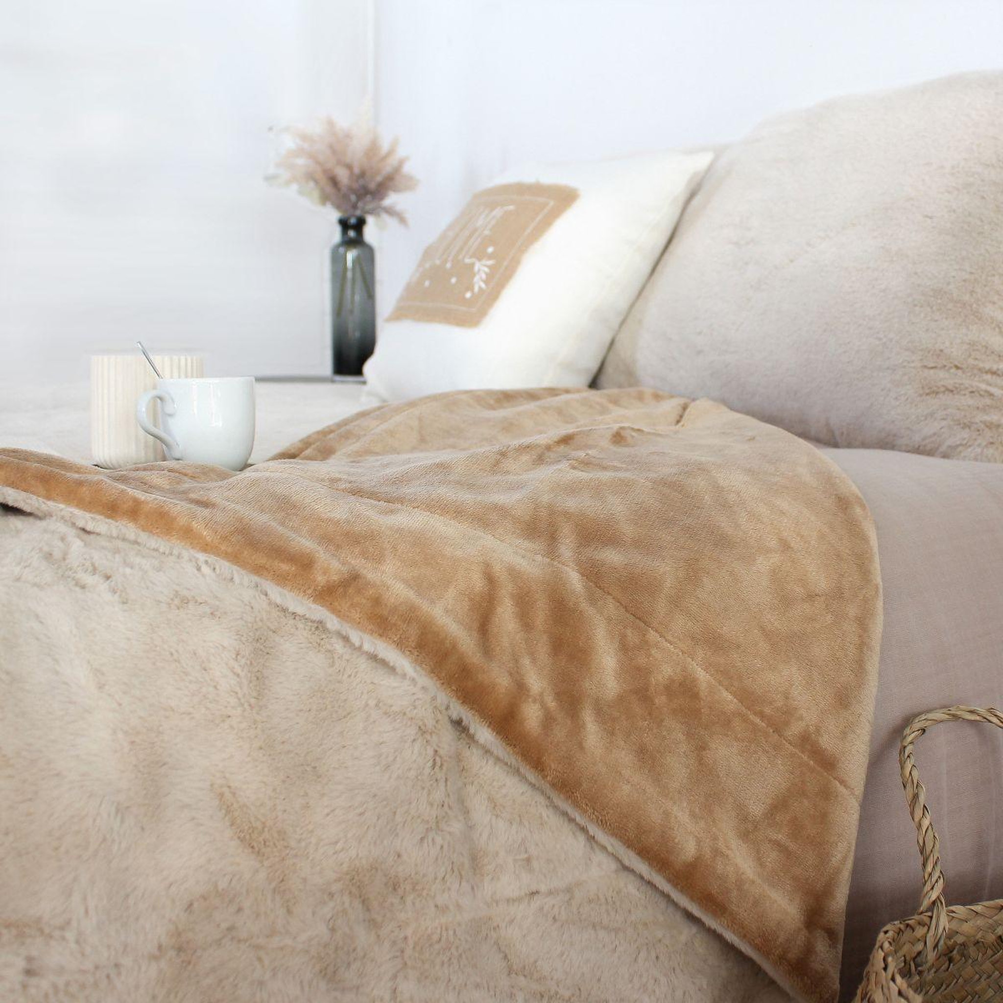 Voir la diapositive 3 : ENJOY HOME Plaid xl imitation fourrure  rabbit  180x220cm beige