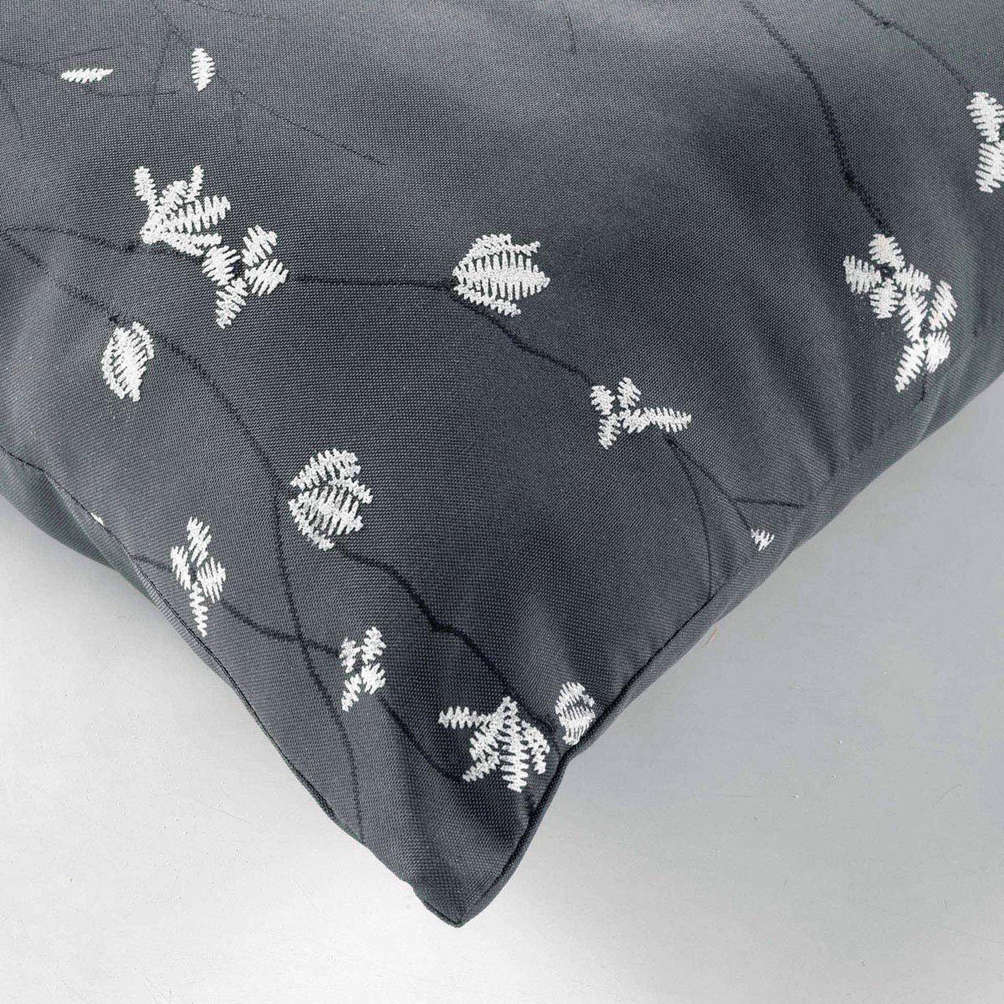 Voir la diapositive 2 : Douceur d'Intérieur Coussin déco imprimé  sakura  45x45cm anthracite