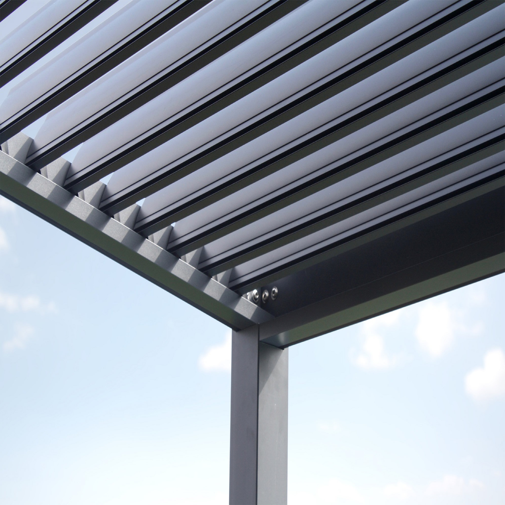Voir la diapositive 7 : DCB GARDEN Pergola bioclimatique à lames orientables aluminium TRAMONTO