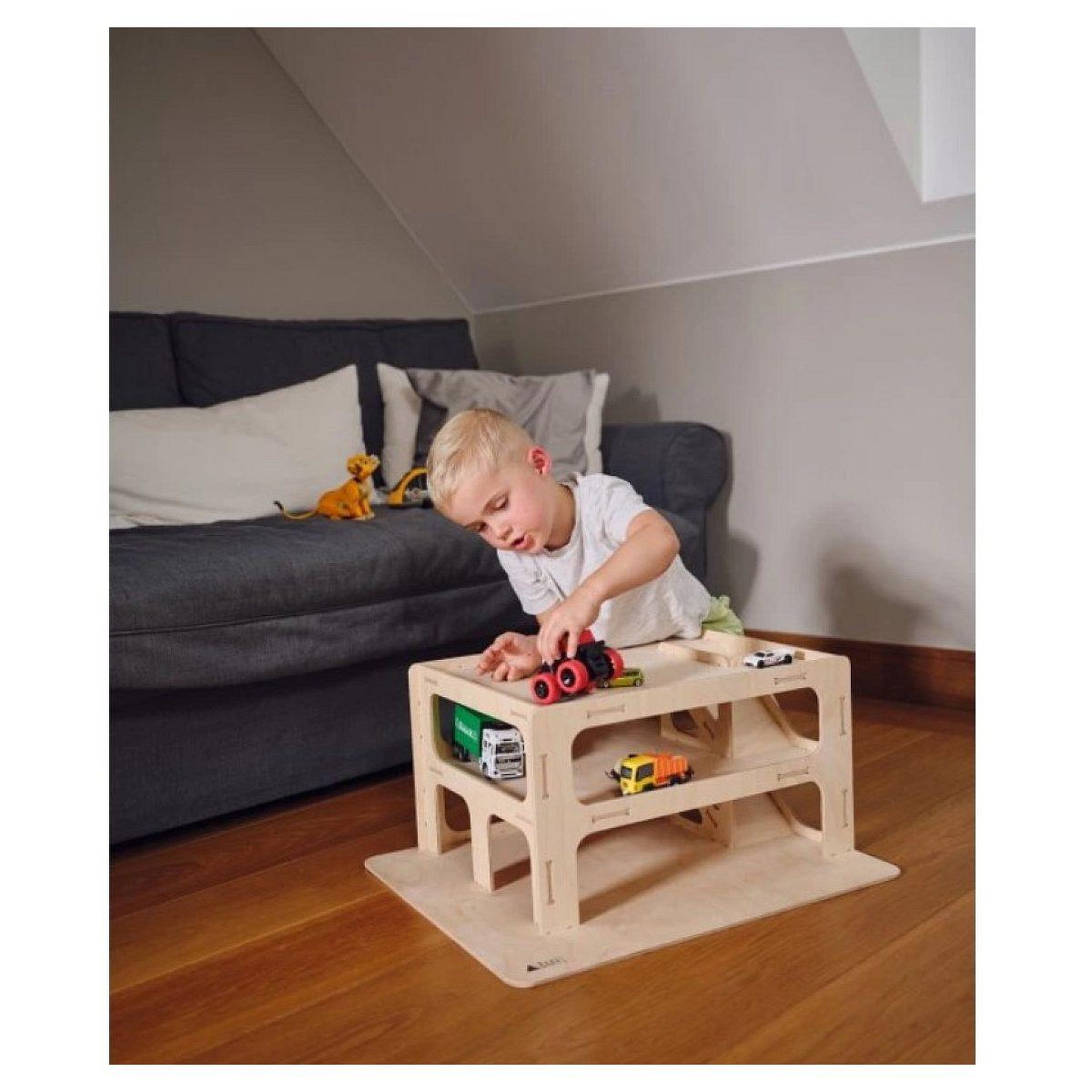 Voir la diapositive 2 : BAAVI Garage en bois enfant - naturel