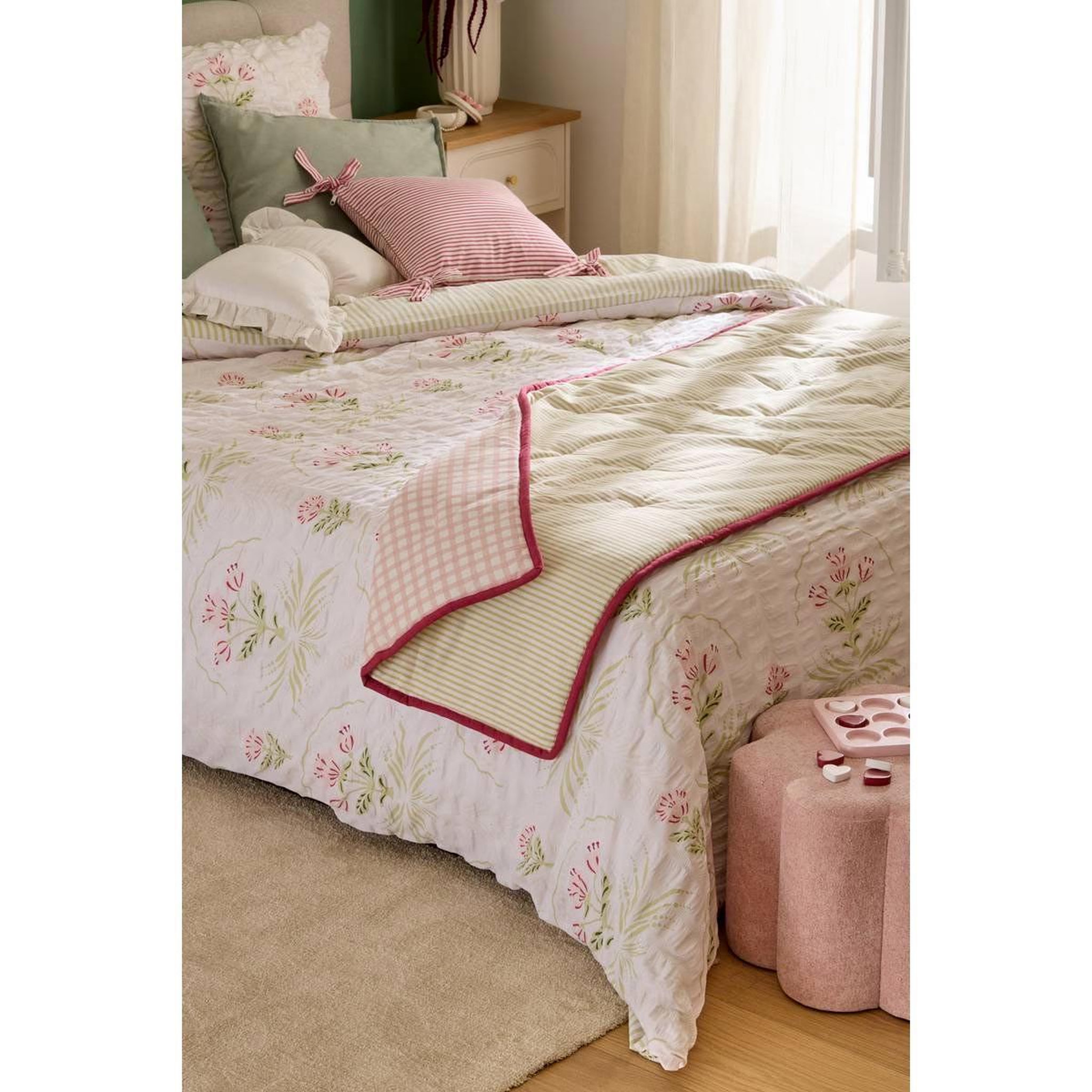Voir la diapositive 6 : ATMOSPHERA Matelas d'assise réversible  fleur de rose  60x180cm vert