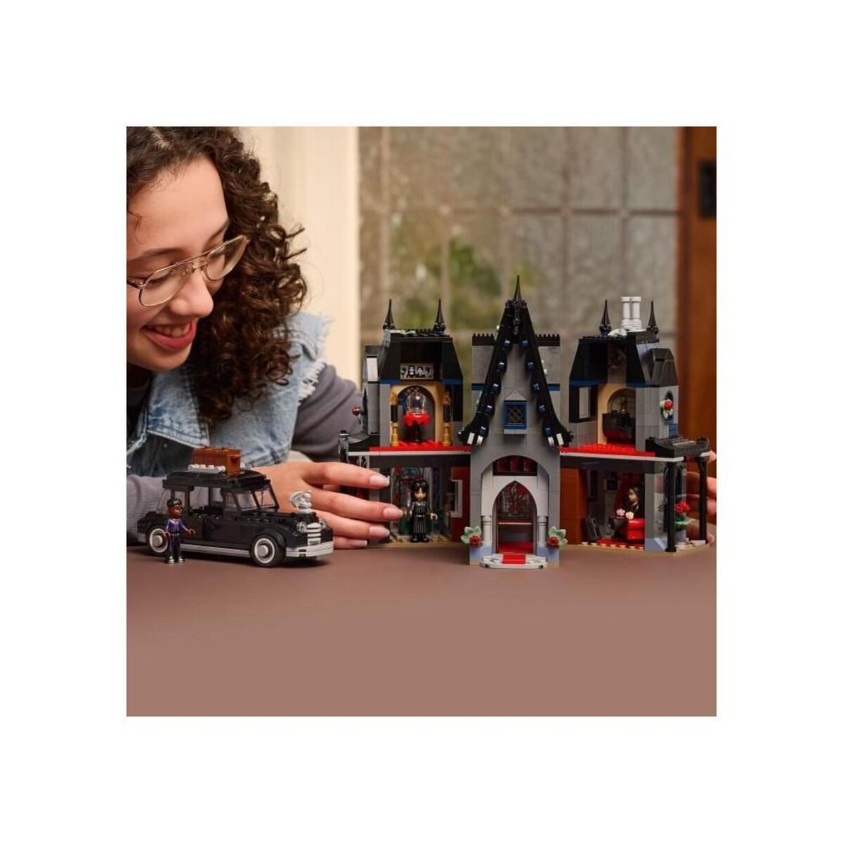 LEGO LEGO Mercredi 76786 Le Manoir de Morticia - Jeu de Construction des 10 ans - Mini-Poupées