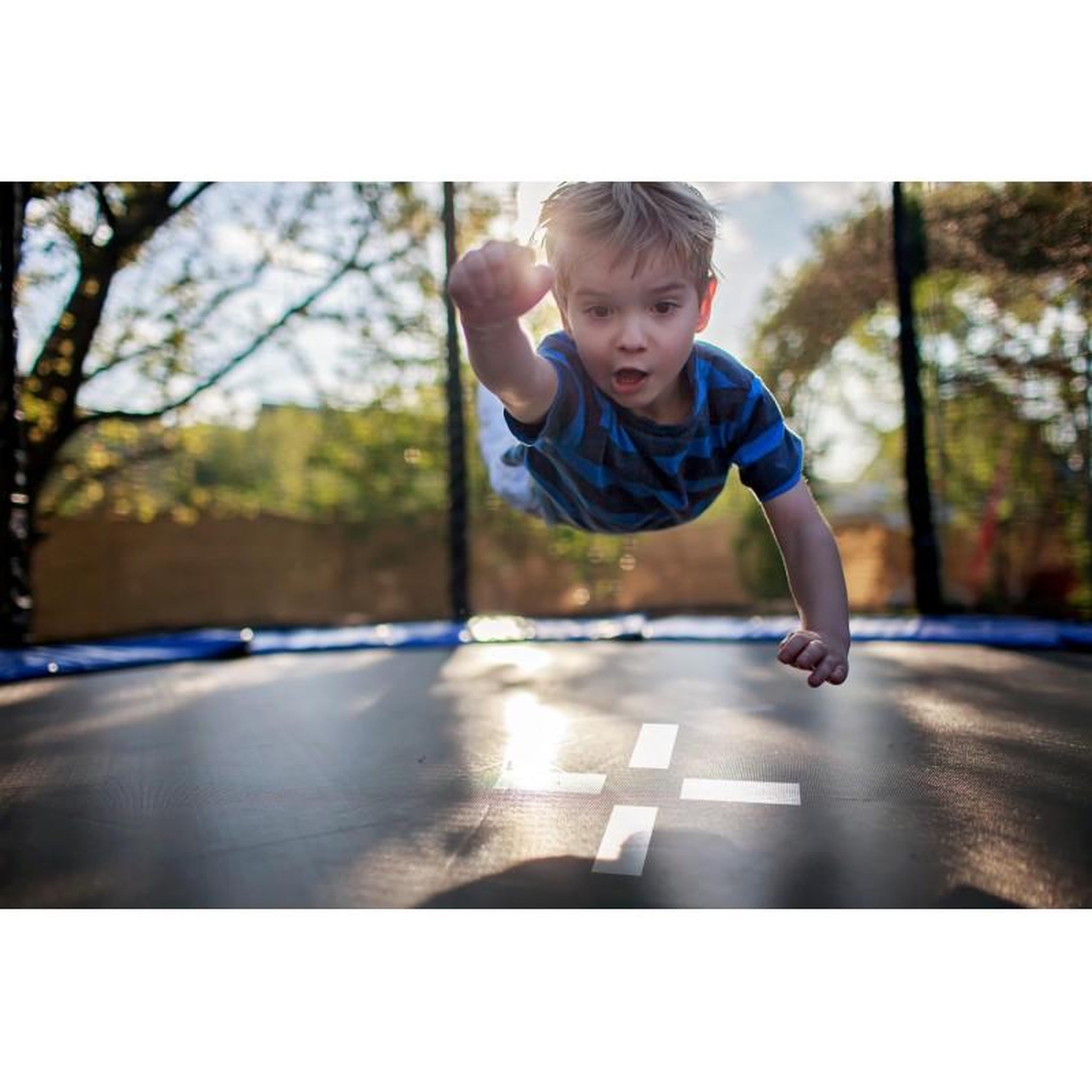 Voir la diapositive 4 : JUMP4FUN Trampoline extérieur Classique ø 427 cm- 14FT- Filet intérieur, Matelas de protection réversible et Echelle