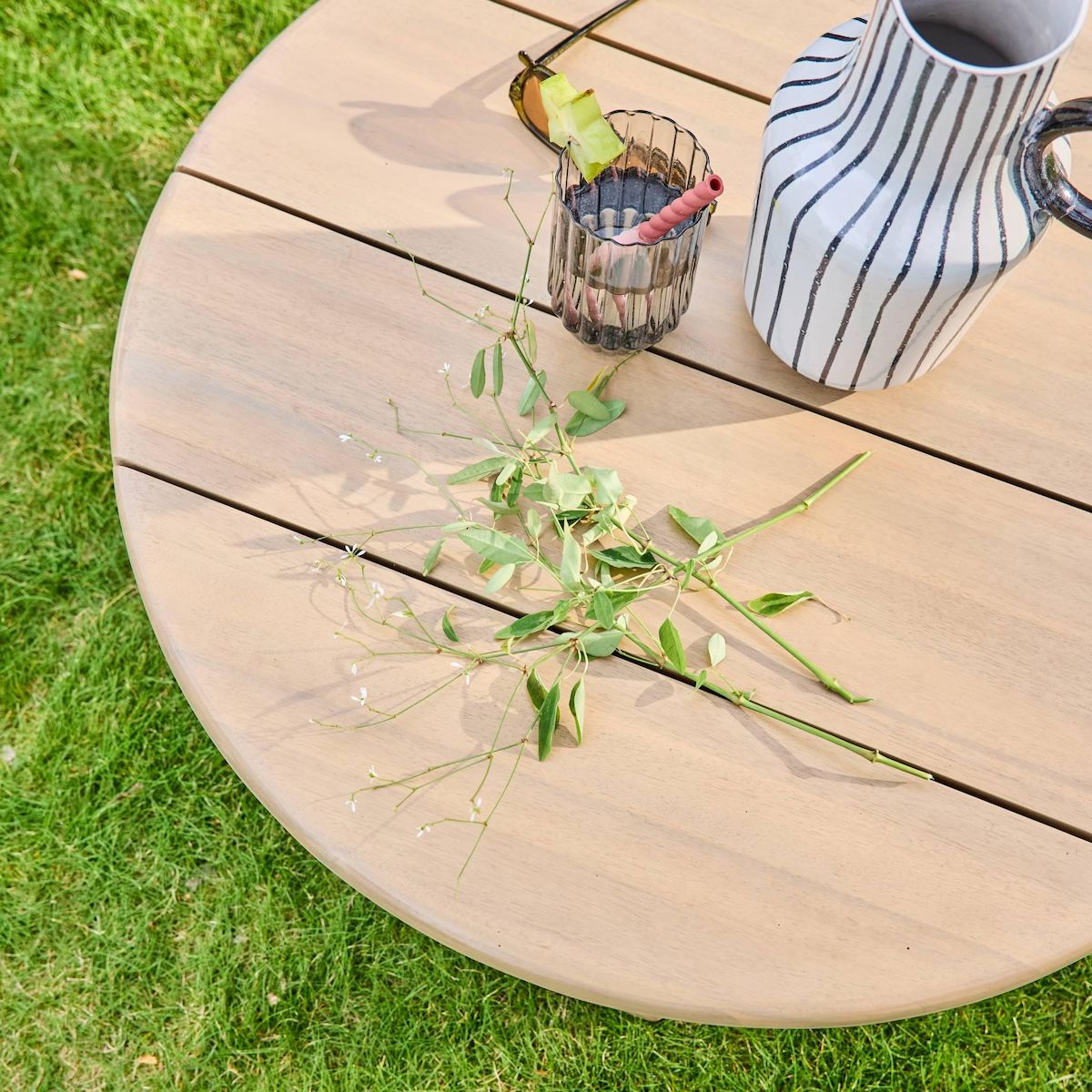 SWEEEK Table basse de jardin ronde bois d'acacia naturel 70cm - Kaita