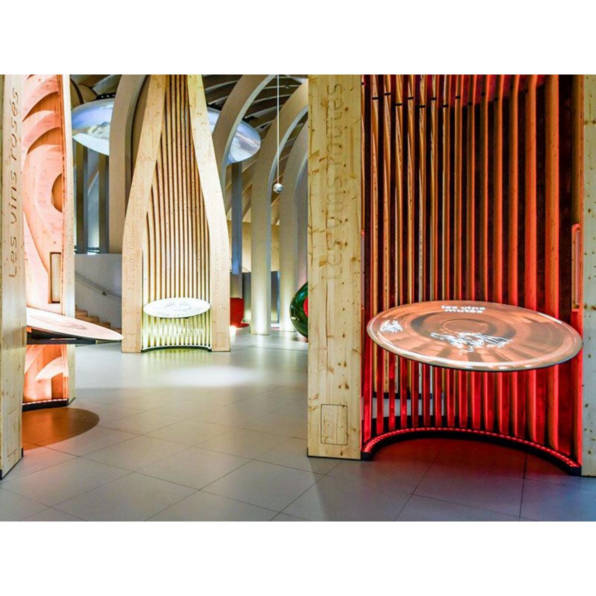 Smartbox Sortie culturelle en famille à la Cité du Vin à Bordeaux pour 2 adultes et 1 enfant - Coffret Cadeau Sport & Aventure