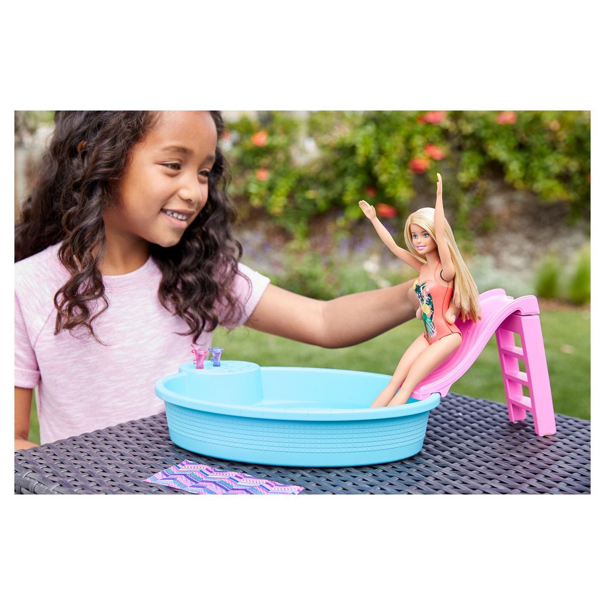 BARBIE Poupée Barbie et sa Piscine