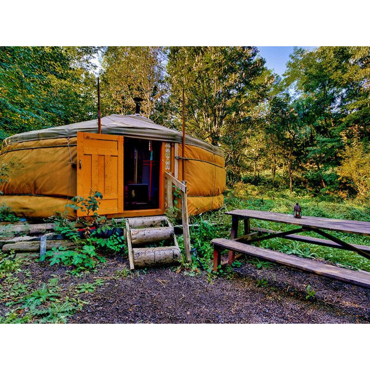 Smartbox Séjour en famille de 3 jours en yourte avec séance de bain bouillonnant près du Puy-en-Velay - Coffret Cadeau Séjour