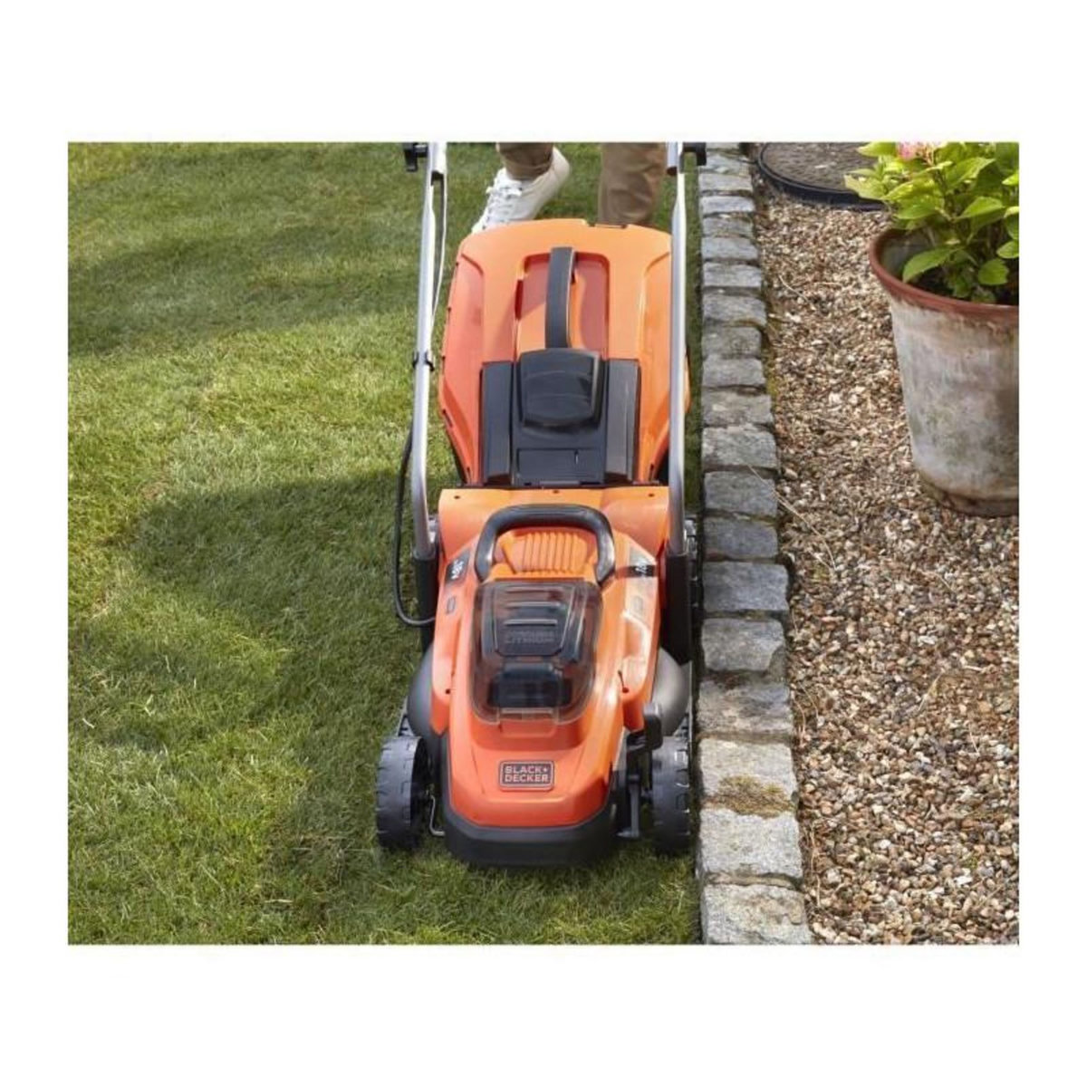 Black et Decker BLACK + DECKER Tondeuse 33 cm sans fil LITHIUM 18V - 2,5Ah - 2 batteries - 1 chargeur - BCMW3318L2-QW