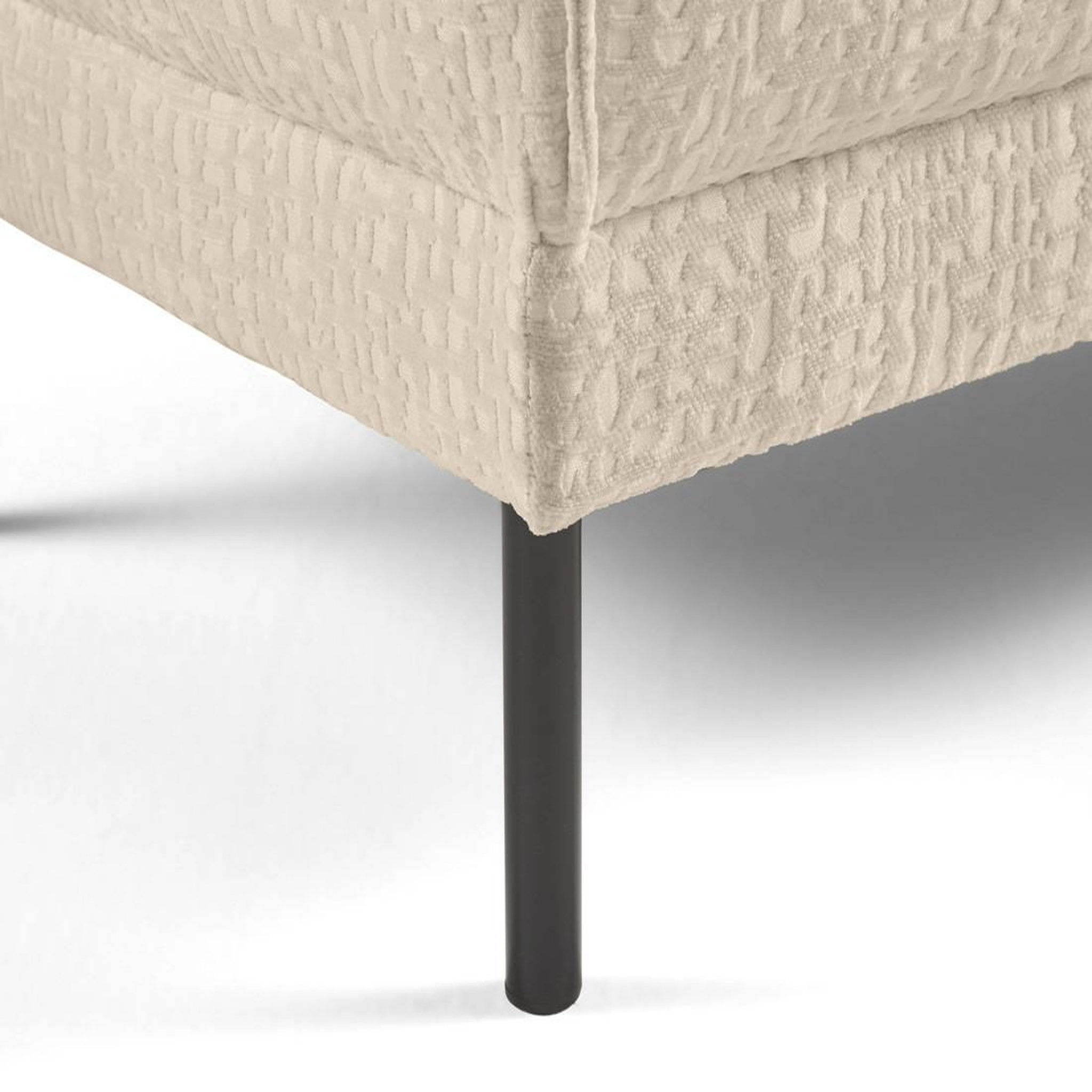 Voir la diapositive 5 : LISA DESIGN Charlie - pouf - pieds hauts - en tissu velours relief