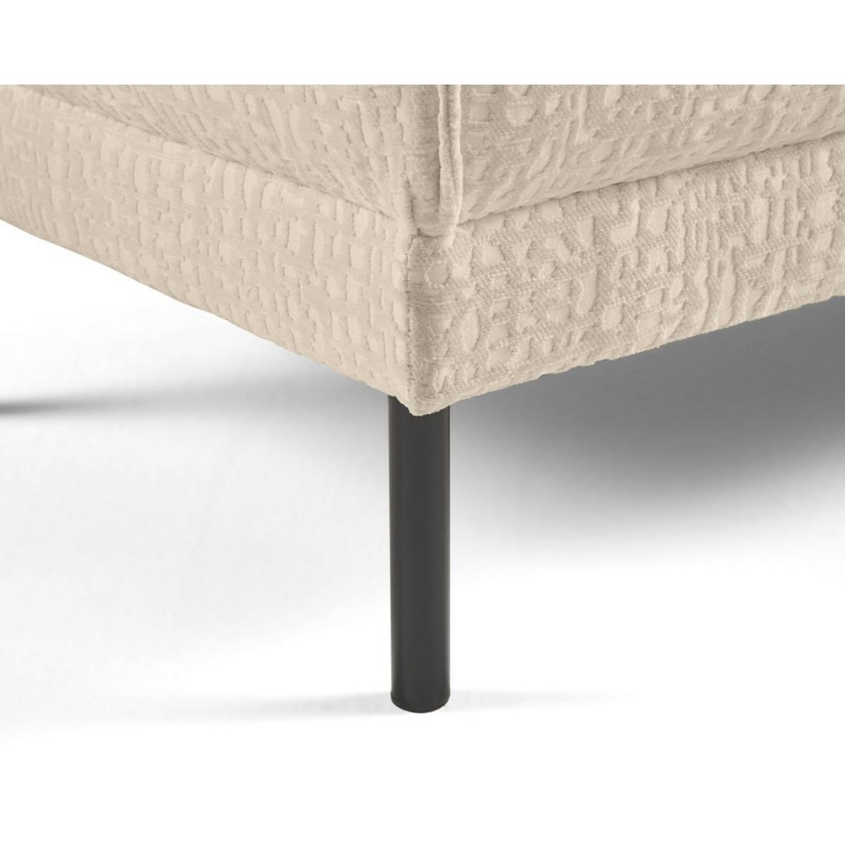 LISA DESIGN Charlie - pouf - pieds hauts - en tissu velours relief