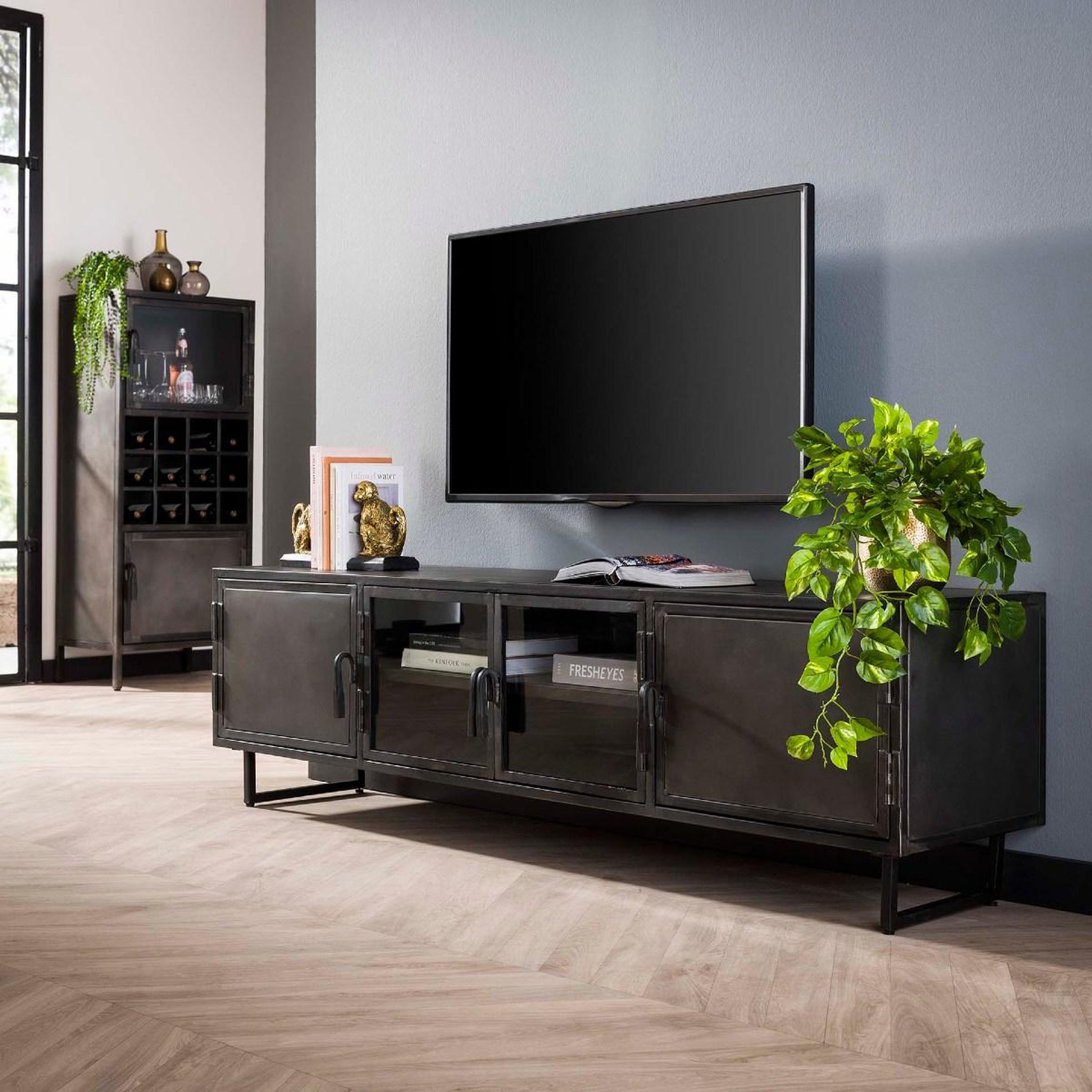 Voir la diapositive 2 : JLC KREATION Meuble tv industriel en métal 180cm iron