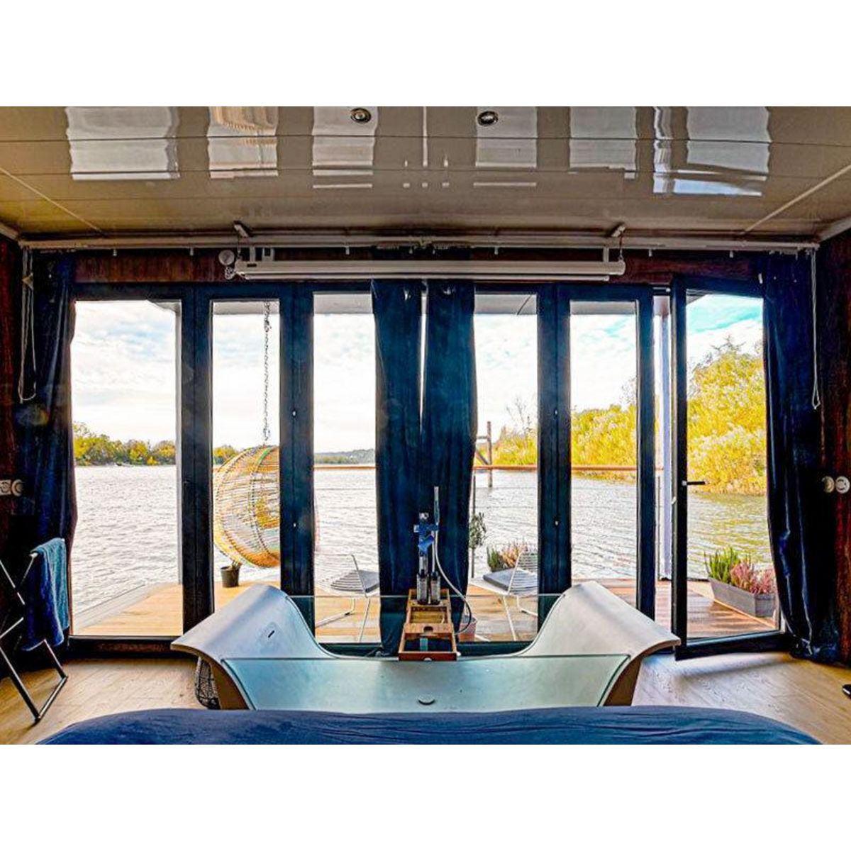 Smartbox Séjour insolite de 2 jours en suite flottante de luxe avec bain bouillonnant près de Paris - Coffret Cadeau Séjour