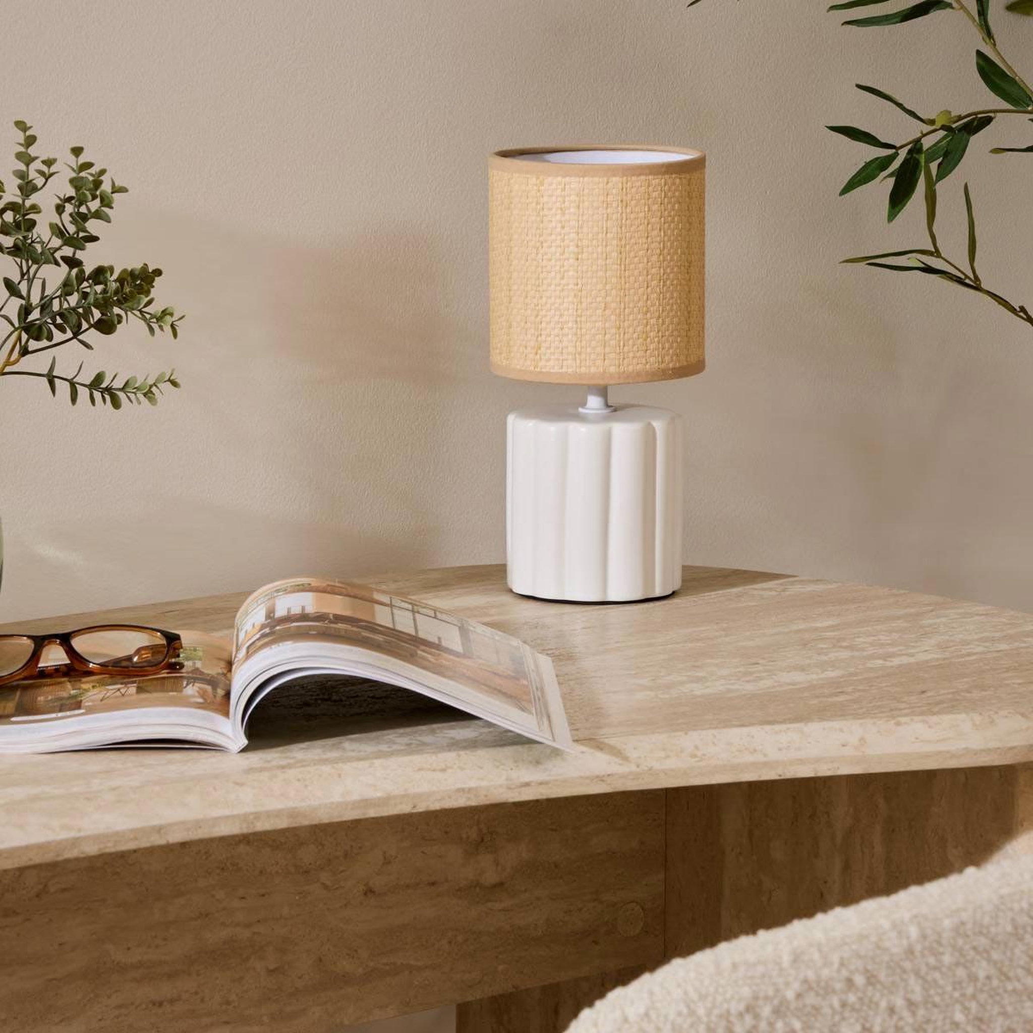 Voir la diapositive 3 : ATMOSPHERA Lampe à poser en céramique  tylia  26cm blanc