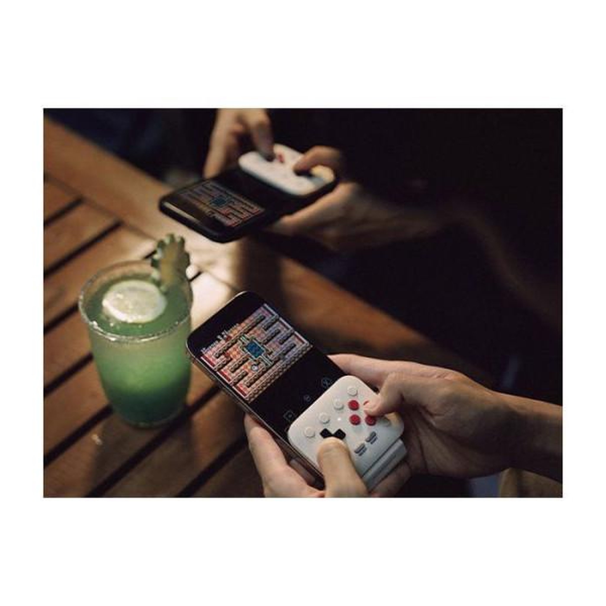Voir la diapositive 2 : Just for games Manette gaming - 8BitDo - FlipPad G Classic Edition - USB-C - Gris clair et bordeaux - Compatible iOS et Android
