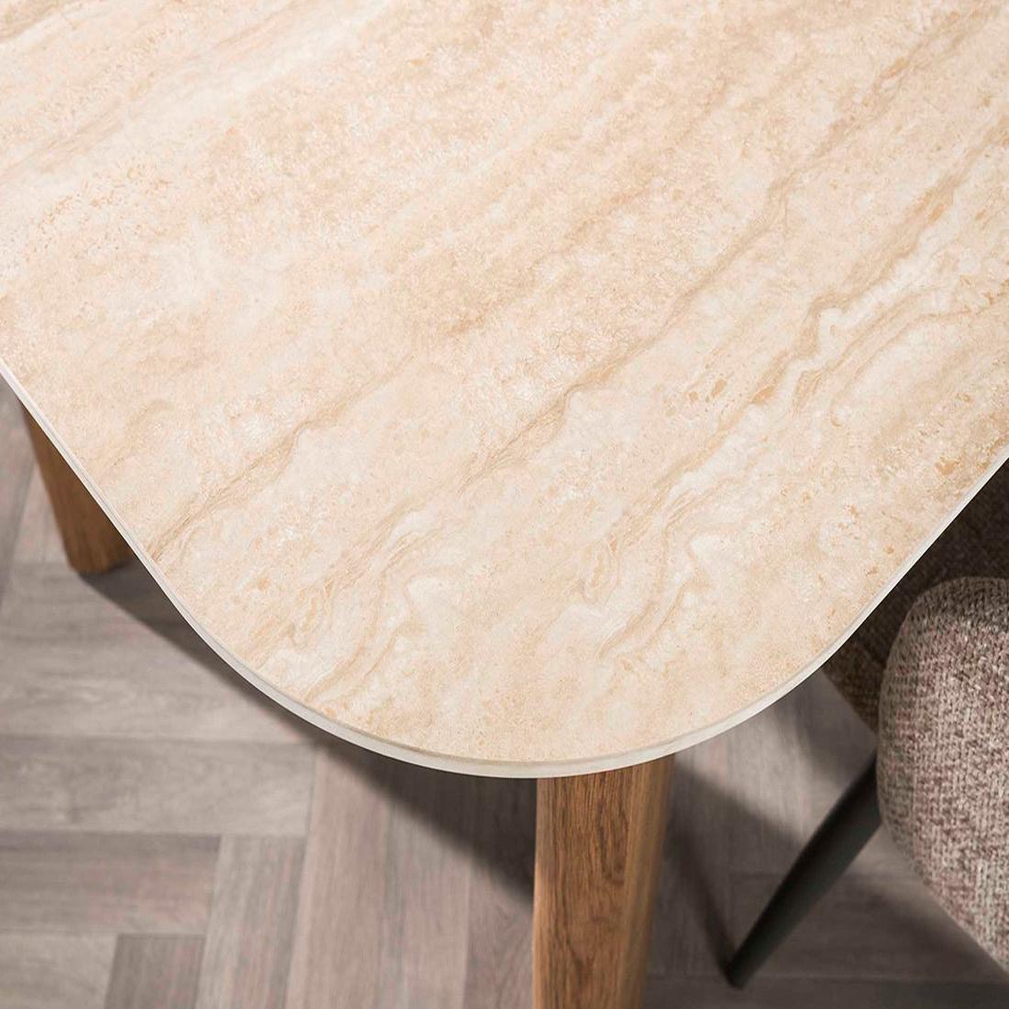 Voir la diapositive 3 : LISA DESIGN Mohea - table à manger - plateau en céramique effet travertin - 4 à 6 personnes