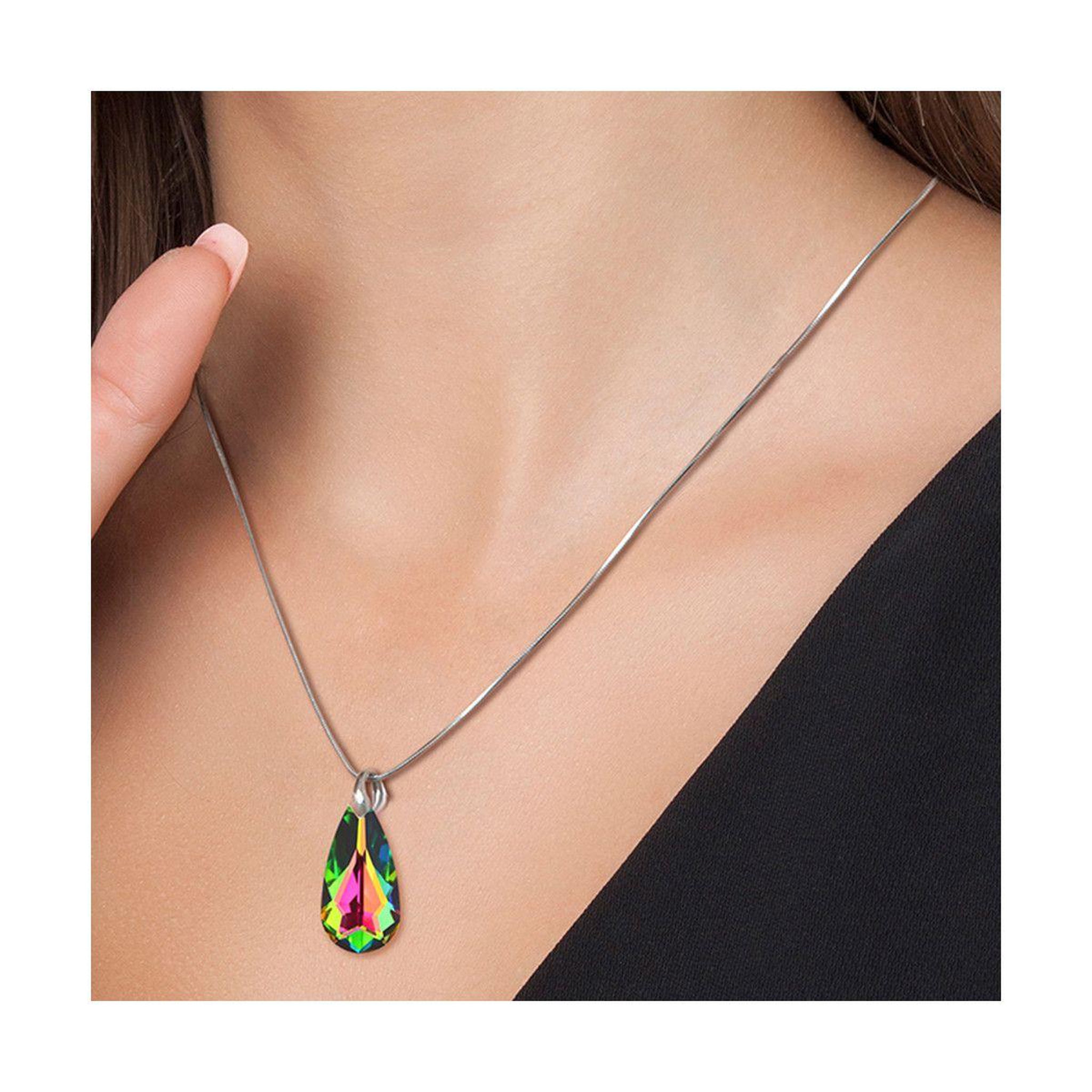 Voir la diapositive 2 : SC CRYSTAL Collier orné d'un Cristal Scintillant par SC Crystal