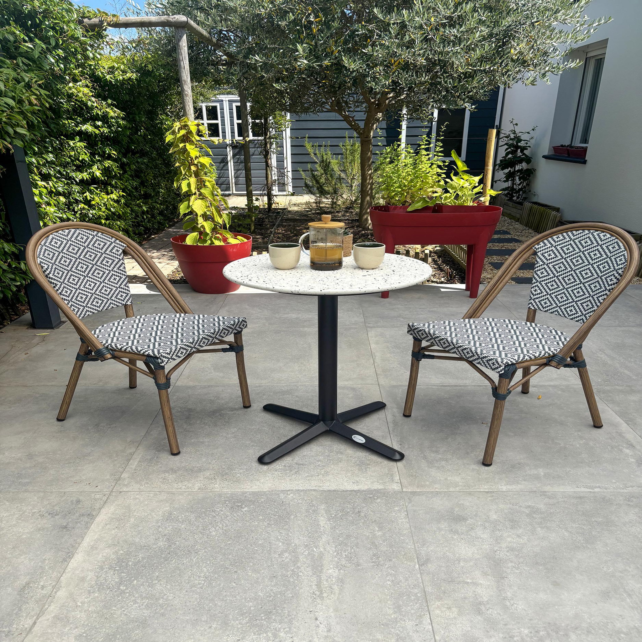 Voir la diapositive 2 : DCB GARDEN Ensemble repas de jardin en acier et plateau rond terrazzo (2 places)