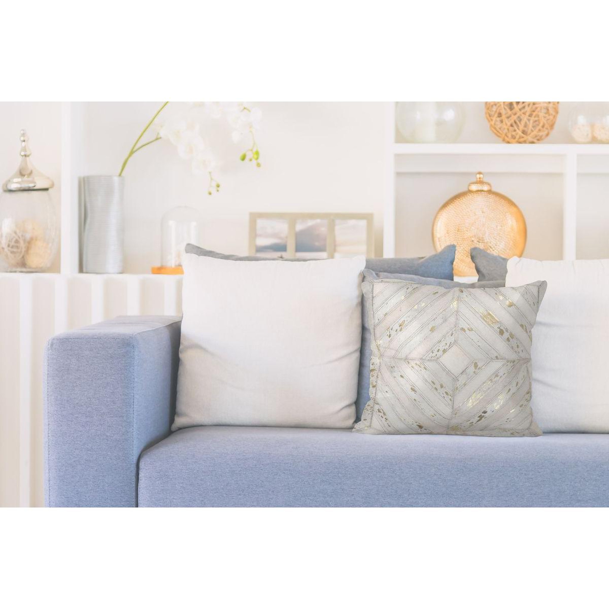 Voir la diapositive 3 : Paris Prix Coussin design en cuir  spark  45x45cm ivoire & or