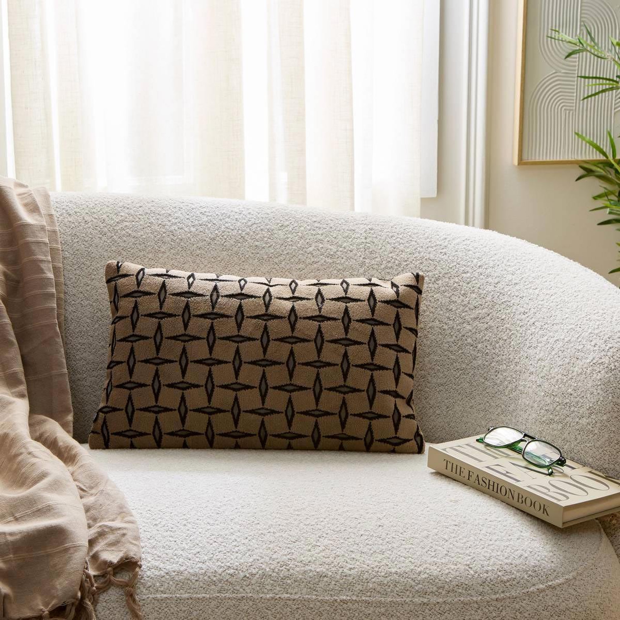 Voir la diapositive 6 : ATMOSPHERA Coussin déco jacquard  diamant  30x50cm marron