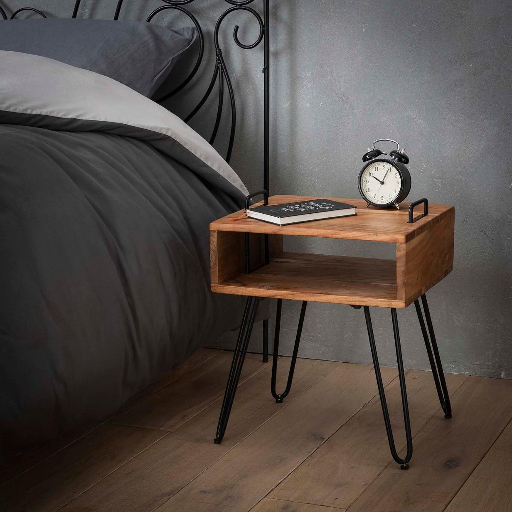 Voir la diapositive 4 : JLC KREATION Table de chevet en bois massif maniglia 1 niche