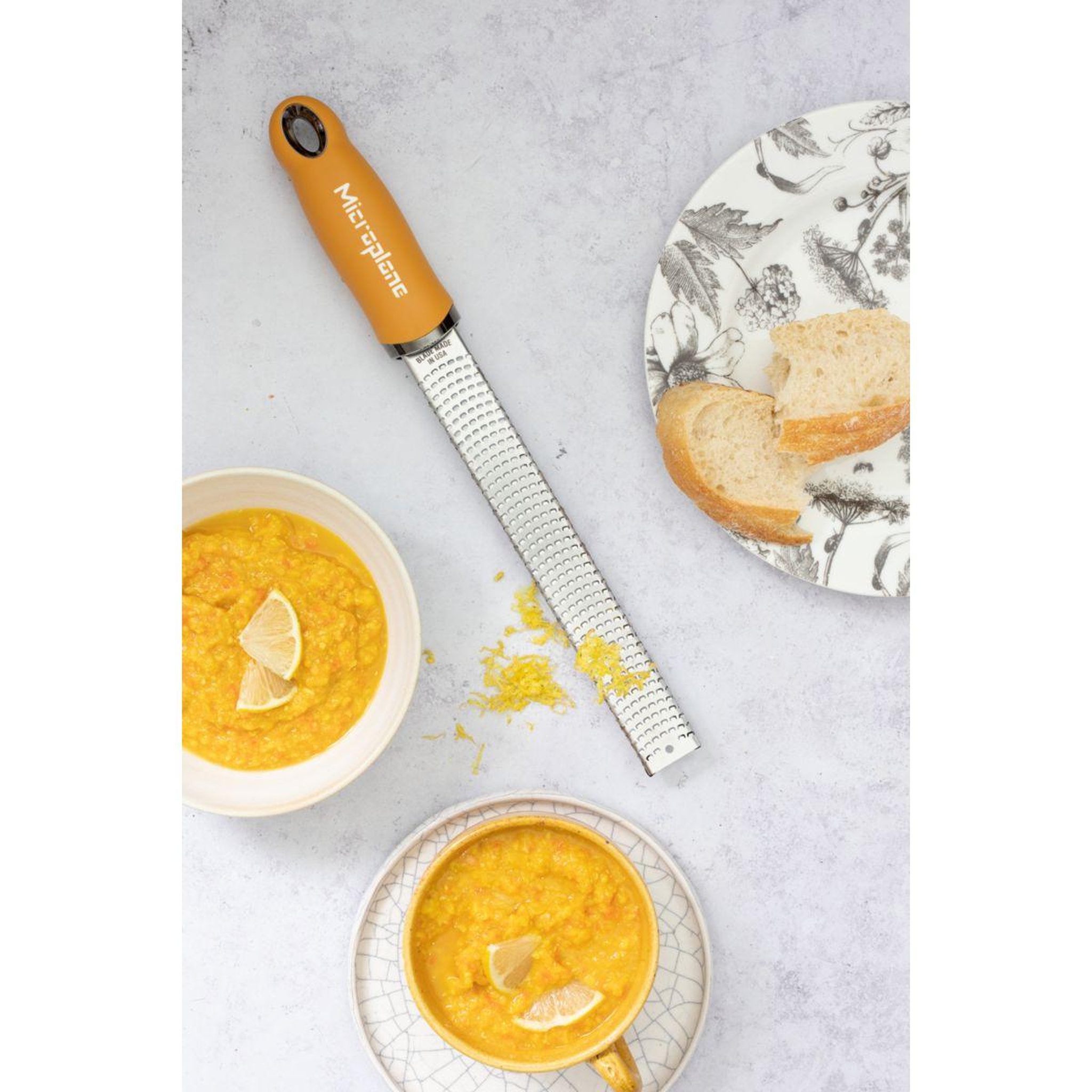 Voir la diapositive 2 : MICROPLANE Zesteur premium jaune moutarde