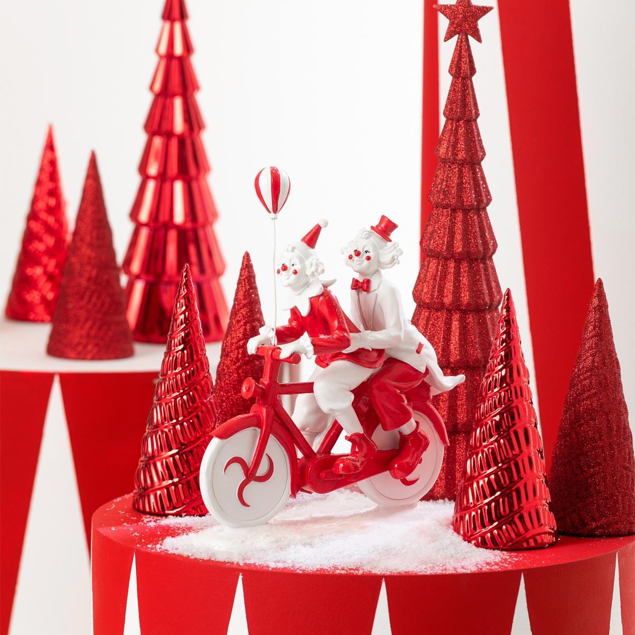 Voir la diapositive 2 : J-LINE Statuette clowns  vélo  26cm blanc & rouge