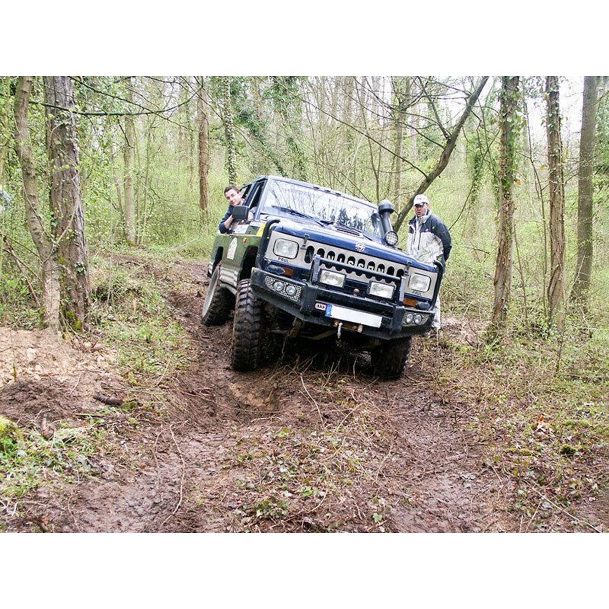 Smartbox Initiation au raid 4x4 lors d'une demi-journée à sensations - Coffret Cadeau Sport & Aventure