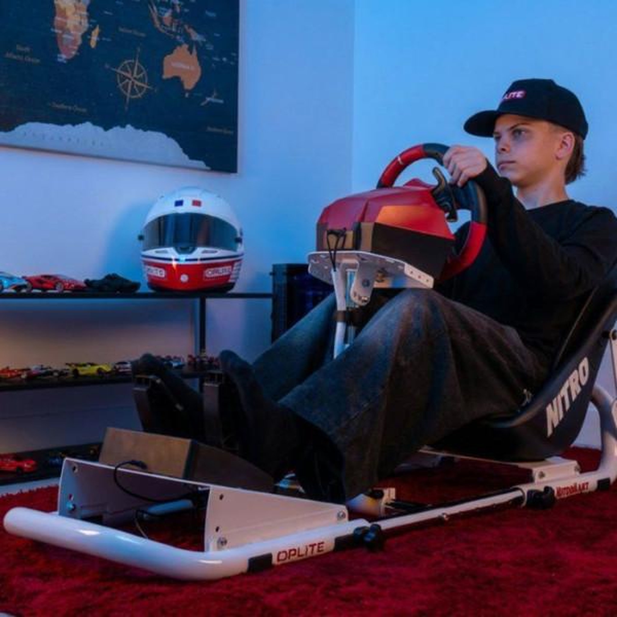 Voir la diapositive 2 : OPLITE Cockpit de simulation racing - oplite - nitrokart v2 - blanc - ergonomique - réglable - immersion totale