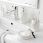 Voir la diapositive 2 : Paris Prix Gobelet Salle de Bain Imprimé  Orbella  11cm Blanc & Argent