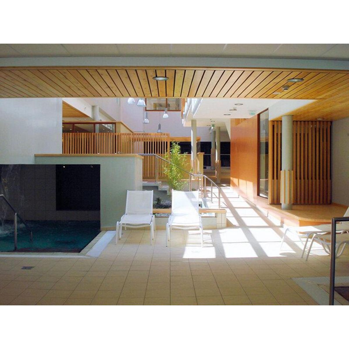 Smartbox Soin Medi-jet de 15 min avec accès libre au spa dans les Alpes - Coffret Cadeau Bien-être