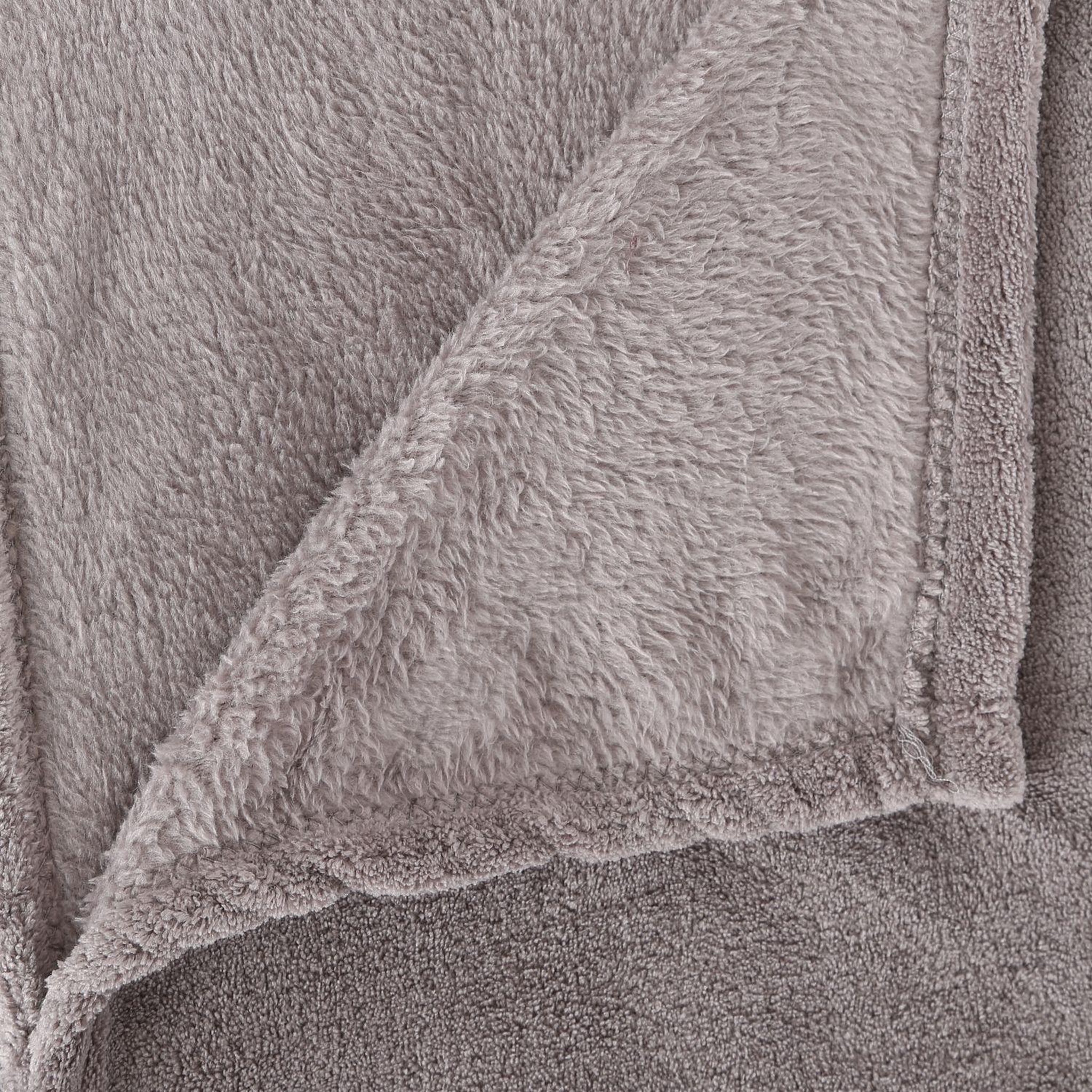 Voir la diapositive 4 : ATMOSPHERA Plaid en Microfibre uni