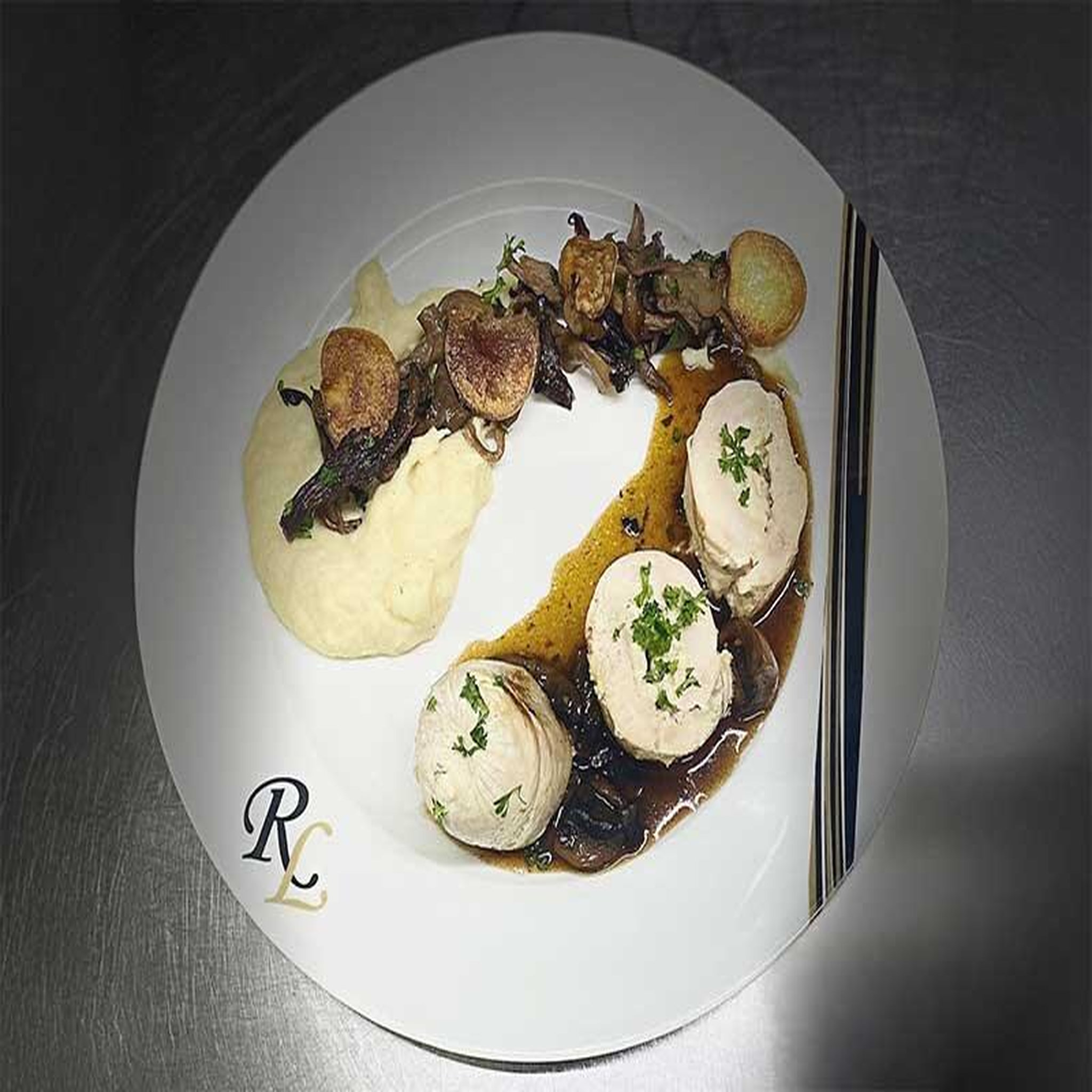 Voir la diapositive 4 : Smartbox Escapade de 3 jours avec dîner dans un hôtel près de vichy - coffret cadeau séjour