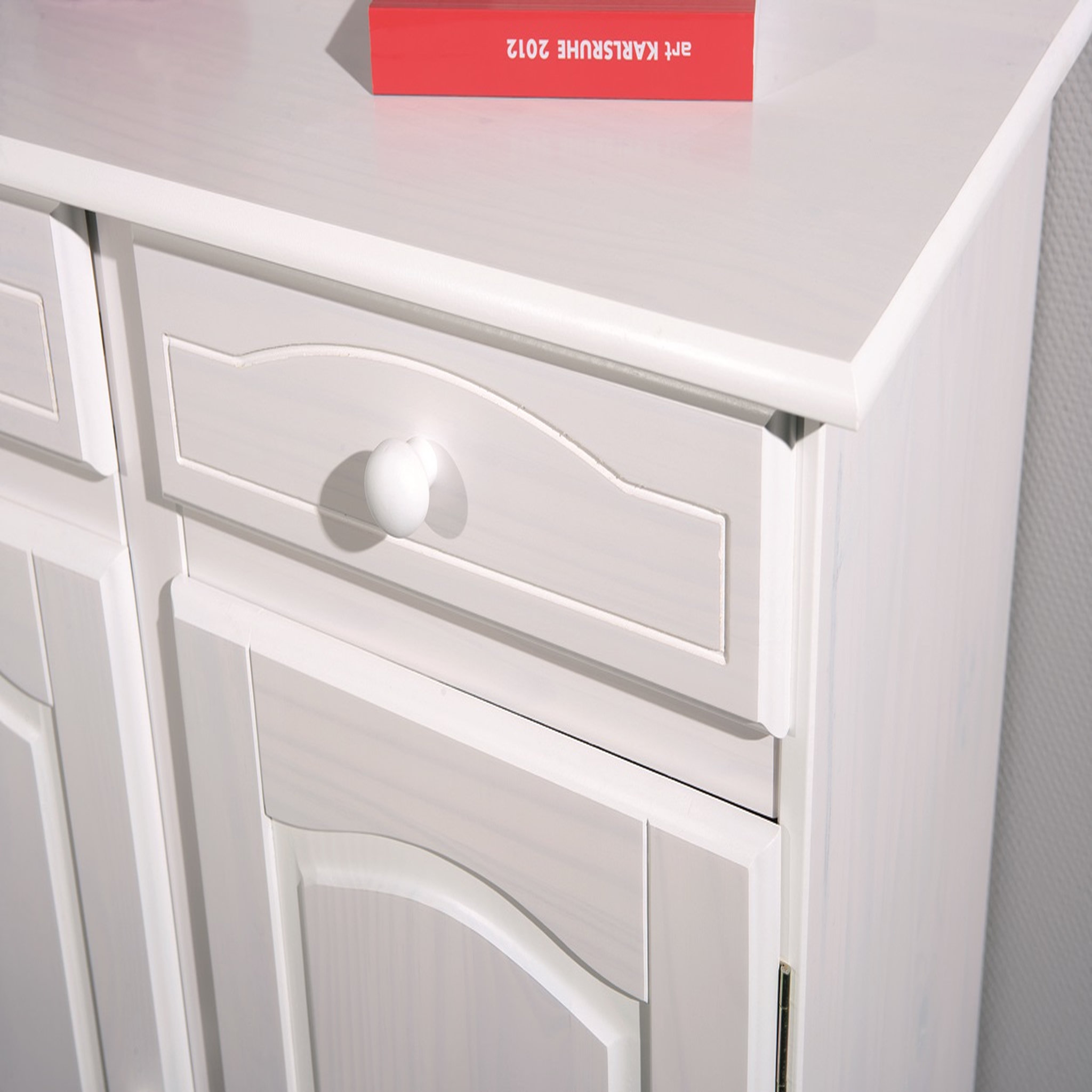 Voir la diapositive 5 : Buffet bas pin massif blanc - LUIS