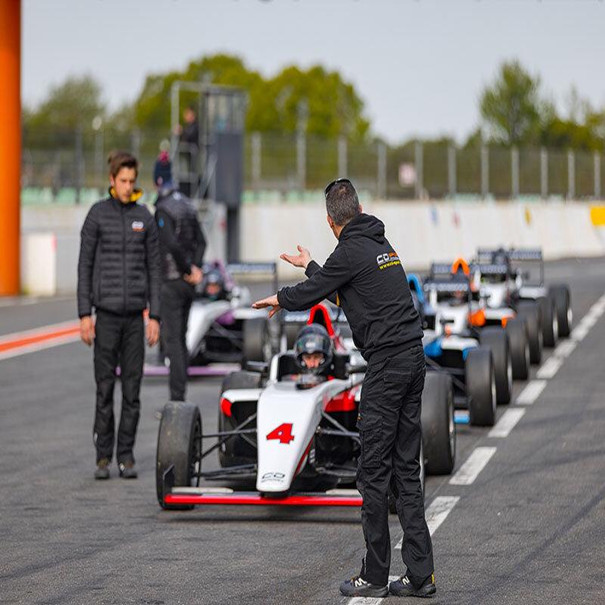 Voir la diapositive 5 : Smartbox Stage de pilotage monoplace : 6 tours sur le circuit de Nogaro en Formule 4 Tatuus - Coffret Cadeau Sport & Aventure