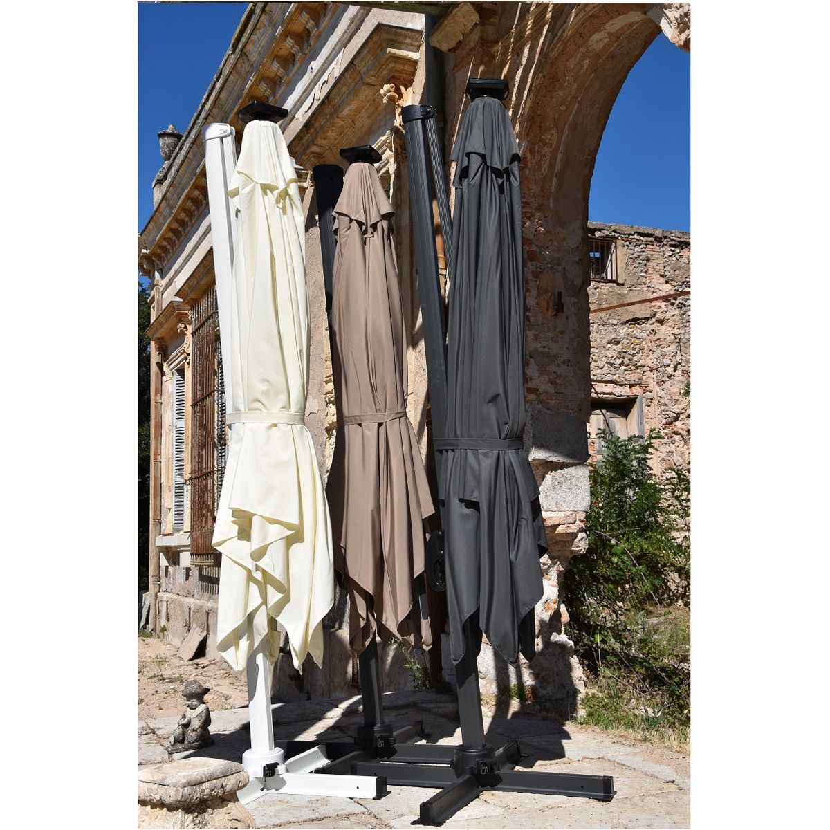 Parasol déporté 3x3m aluminium à bandeau LED ecru CAPEO