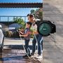 Voir la diapositive 2 : OUTSUNNY Dévidoir mural enrouleur automatique pivotant 180° tuyau 30 + 2 m avec lance arrosage 7 modes support mural intégré vert noir