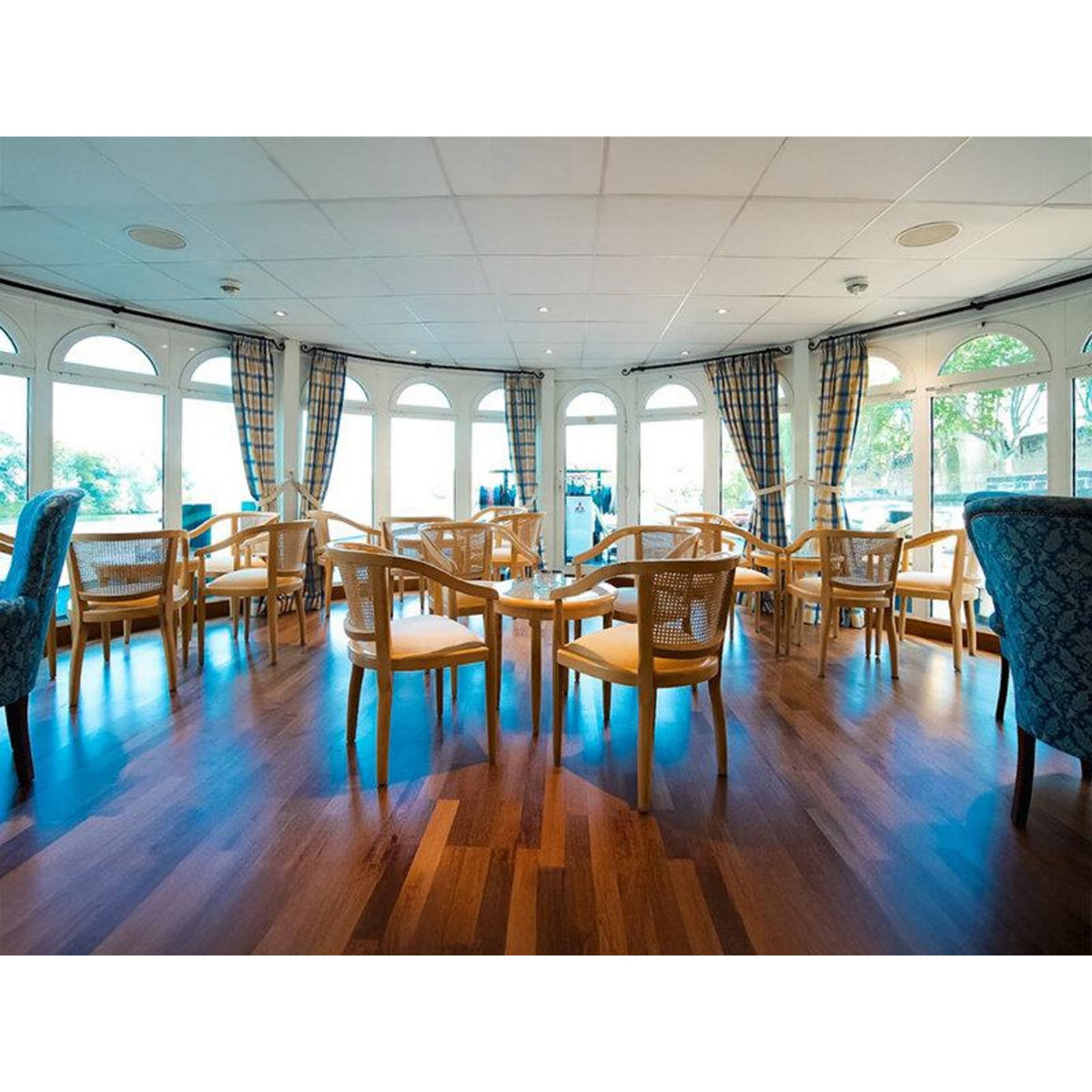 Smartbox 2 jours en famille à bord d'un bateau-hôtel au cœur d'Avignon - Coffret Cadeau Séjour