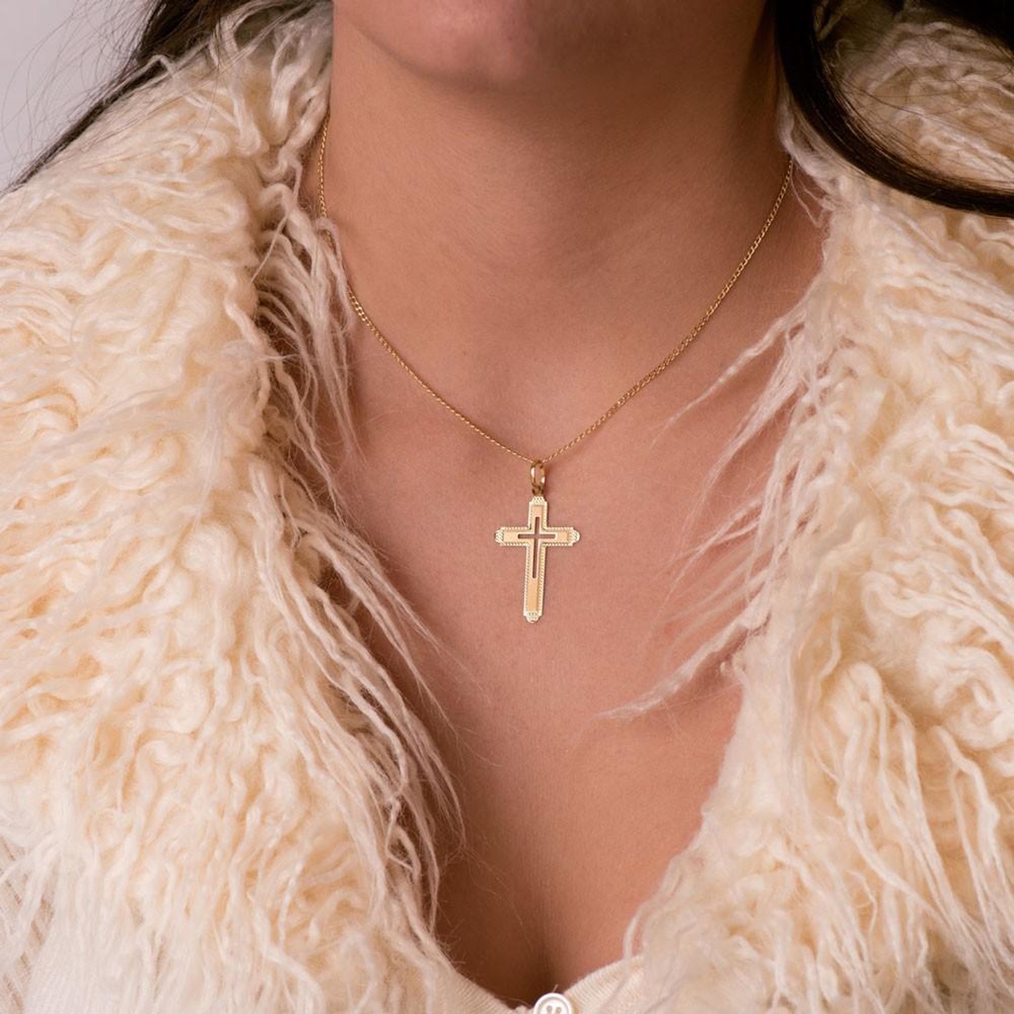 Voir la diapositive 2 : L'ATELIER D'AZUR Pendentif  - Médaille Croix Or 18 Carats 750 Jaune - Chaine Offerte