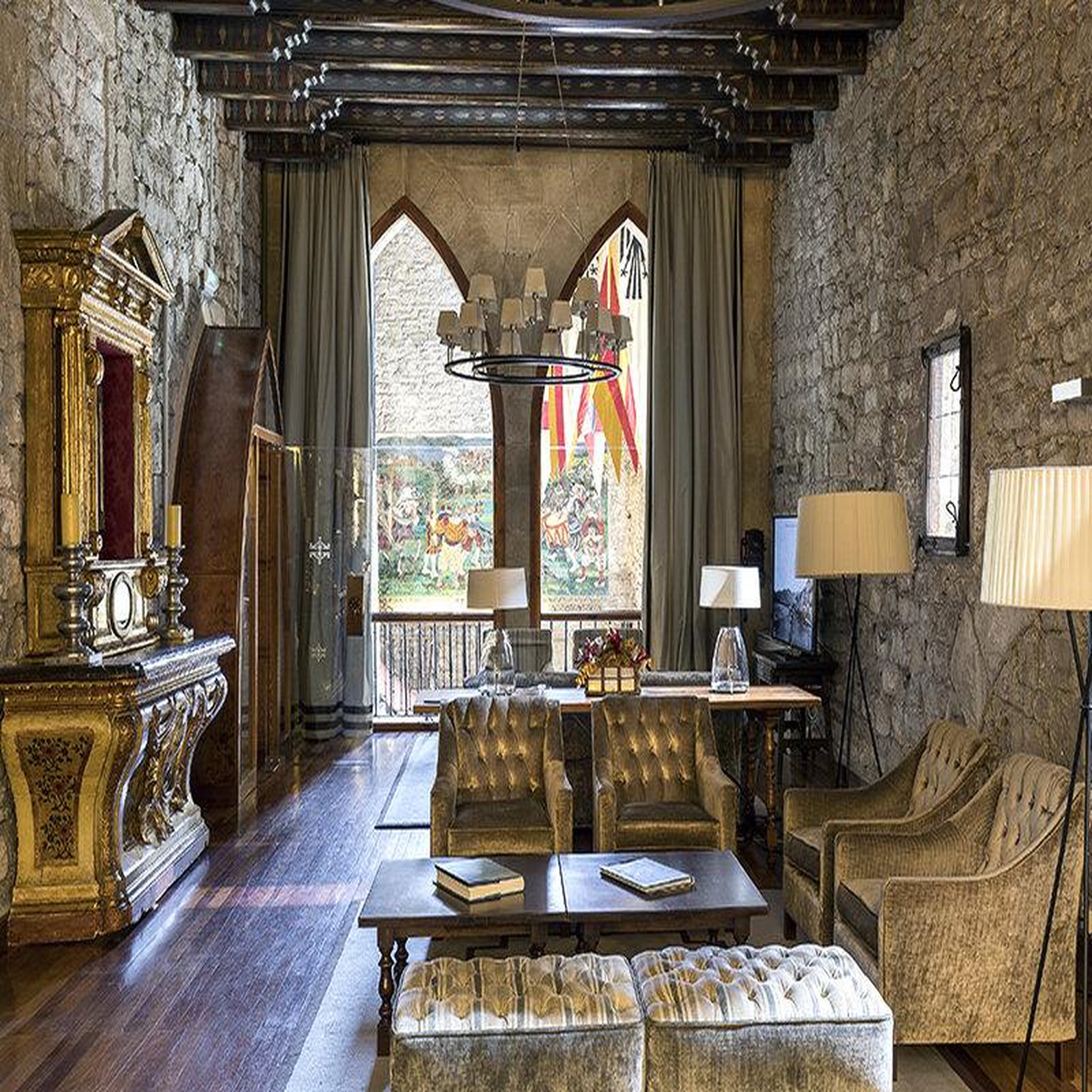 Voir la diapositive 2 : Smartbox Parador de hondarribia 4* : 3 jours avec petits-déjeuners pour 2 personnes - coffret cadeau séjour
