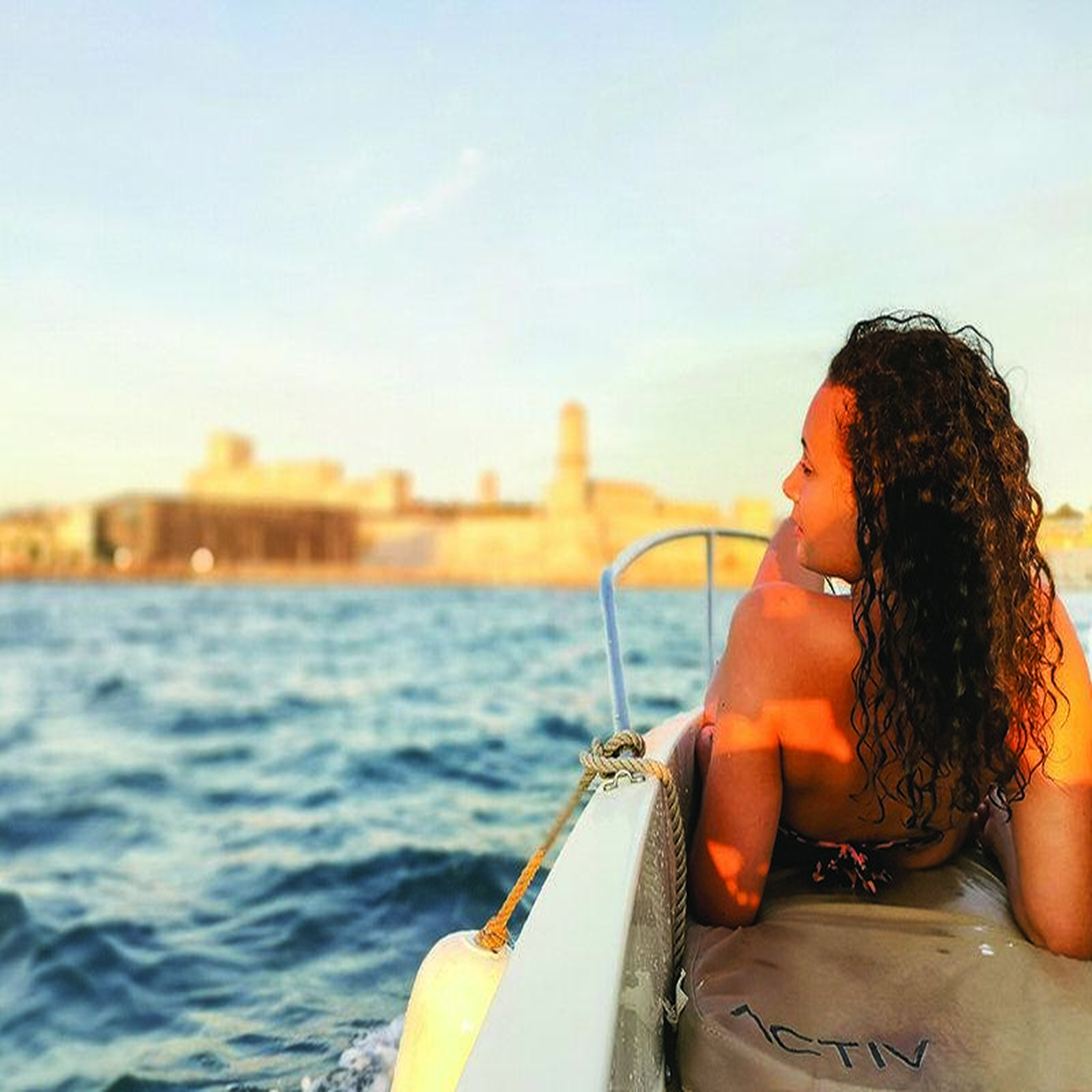 Voir la diapositive 2 : Smartbox Excursion de rêve en bateau dans l'archipel du frioul en famille - coffret cadeau sport & aventure